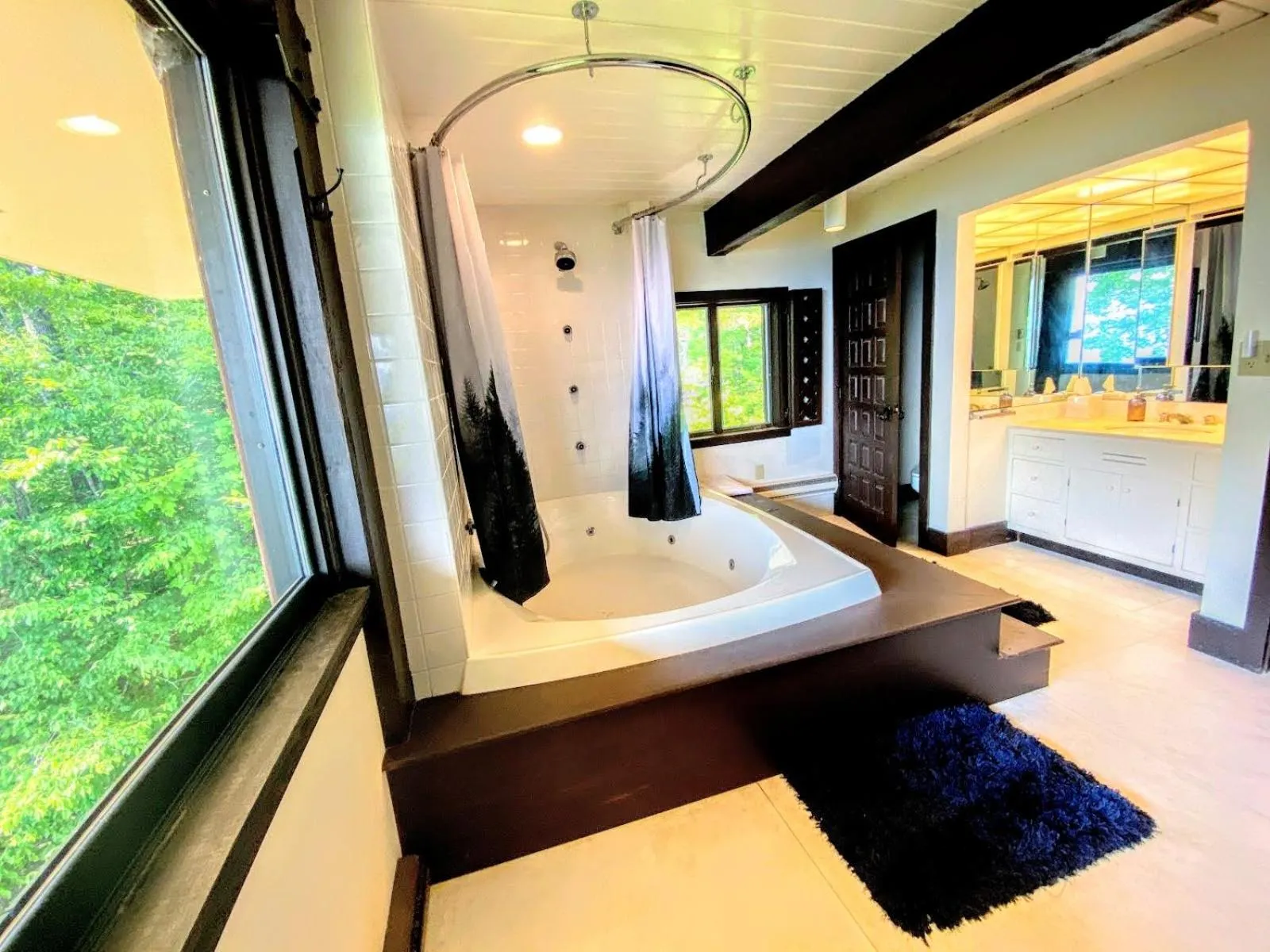 Bed in RL Breathtaking views and grand unique style private mountain retreat 4WD recommended