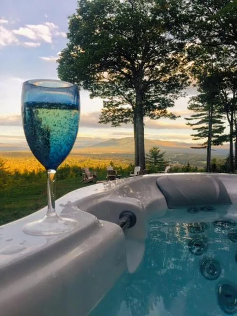 RL Breathtaking views and grand unique style private mountain retreat 4WD recommended