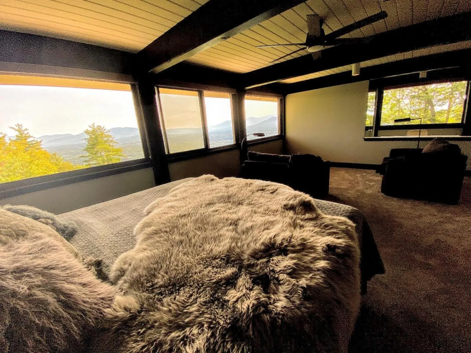 Bed in RL Breathtaking views and grand unique style private mountain retreat 4WD recommended