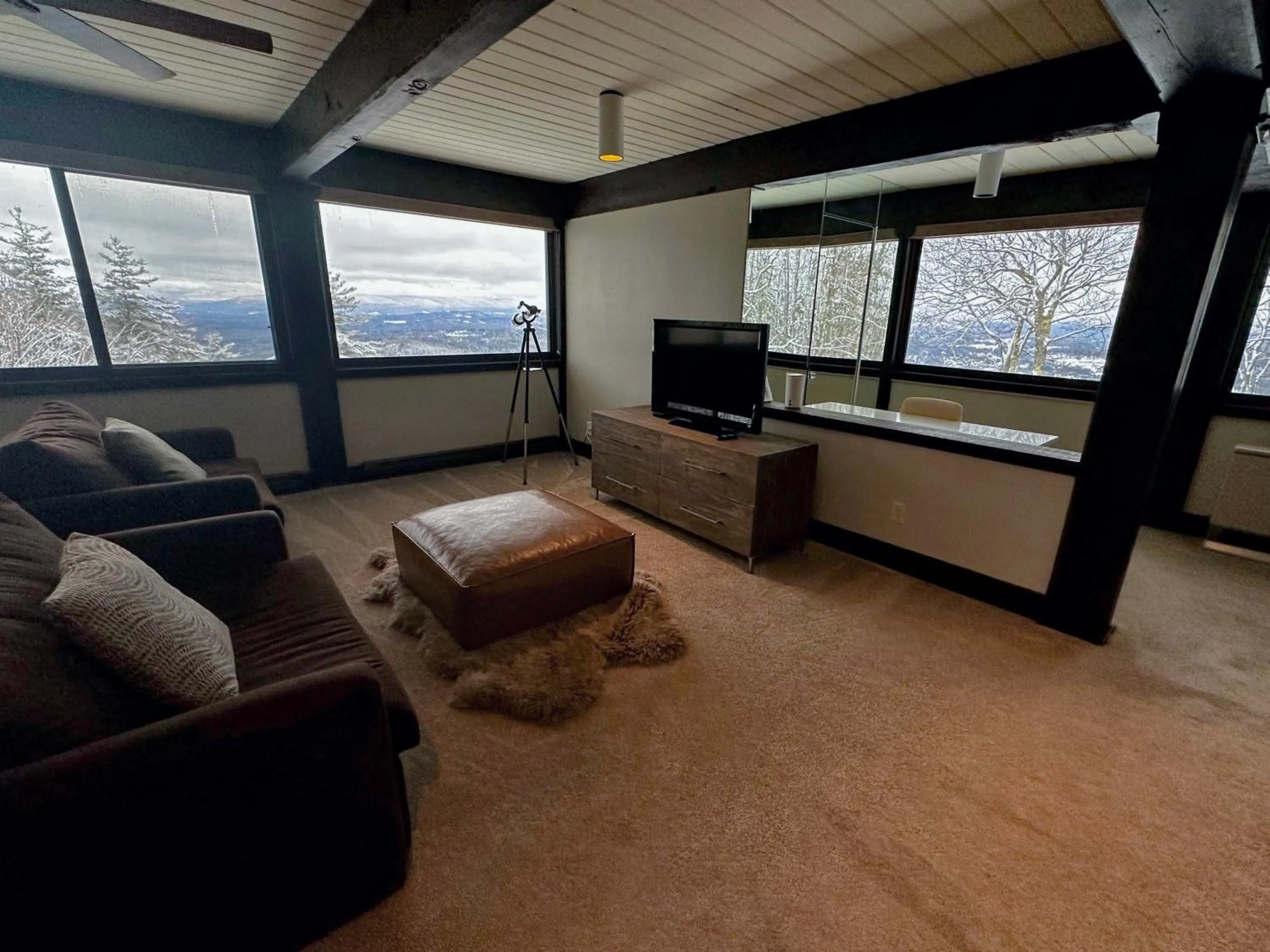 RL Breathtaking views and grand unique style private mountain retreat 4WD recommended