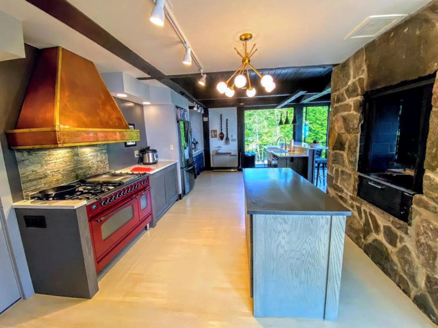 RL Breathtaking views and grand unique style private mountain retreat 4WD recommended