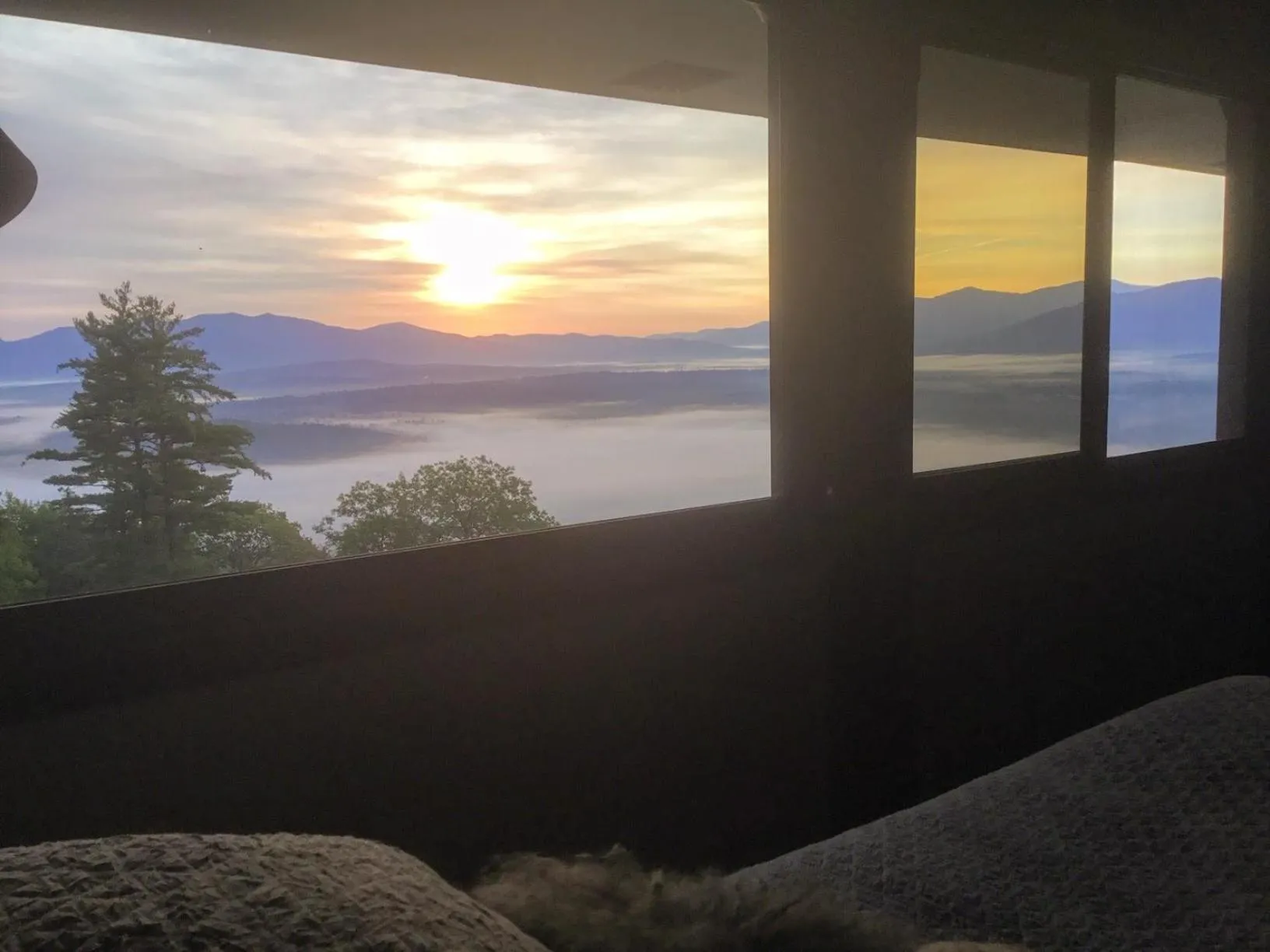 RL Breathtaking views and grand unique style private mountain retreat 4WD recommended