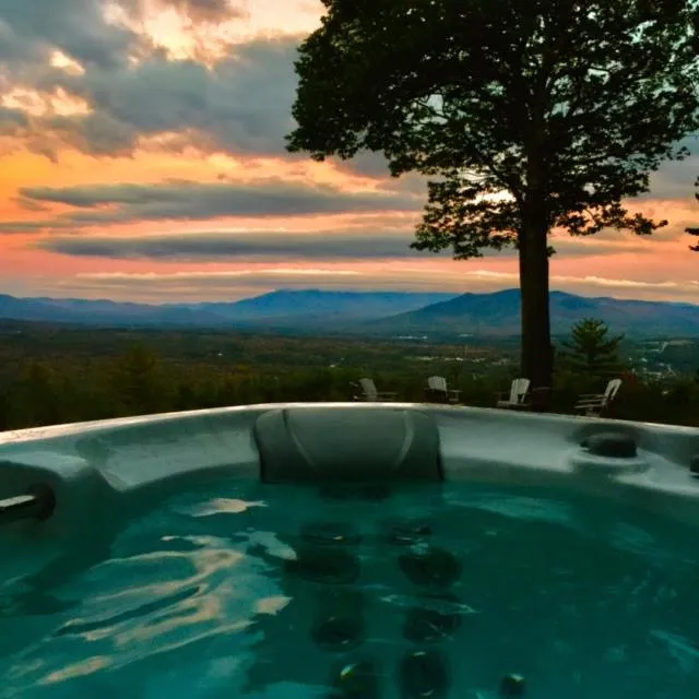 RL Breathtaking views and grand unique style private mountain retreat 4WD recommended