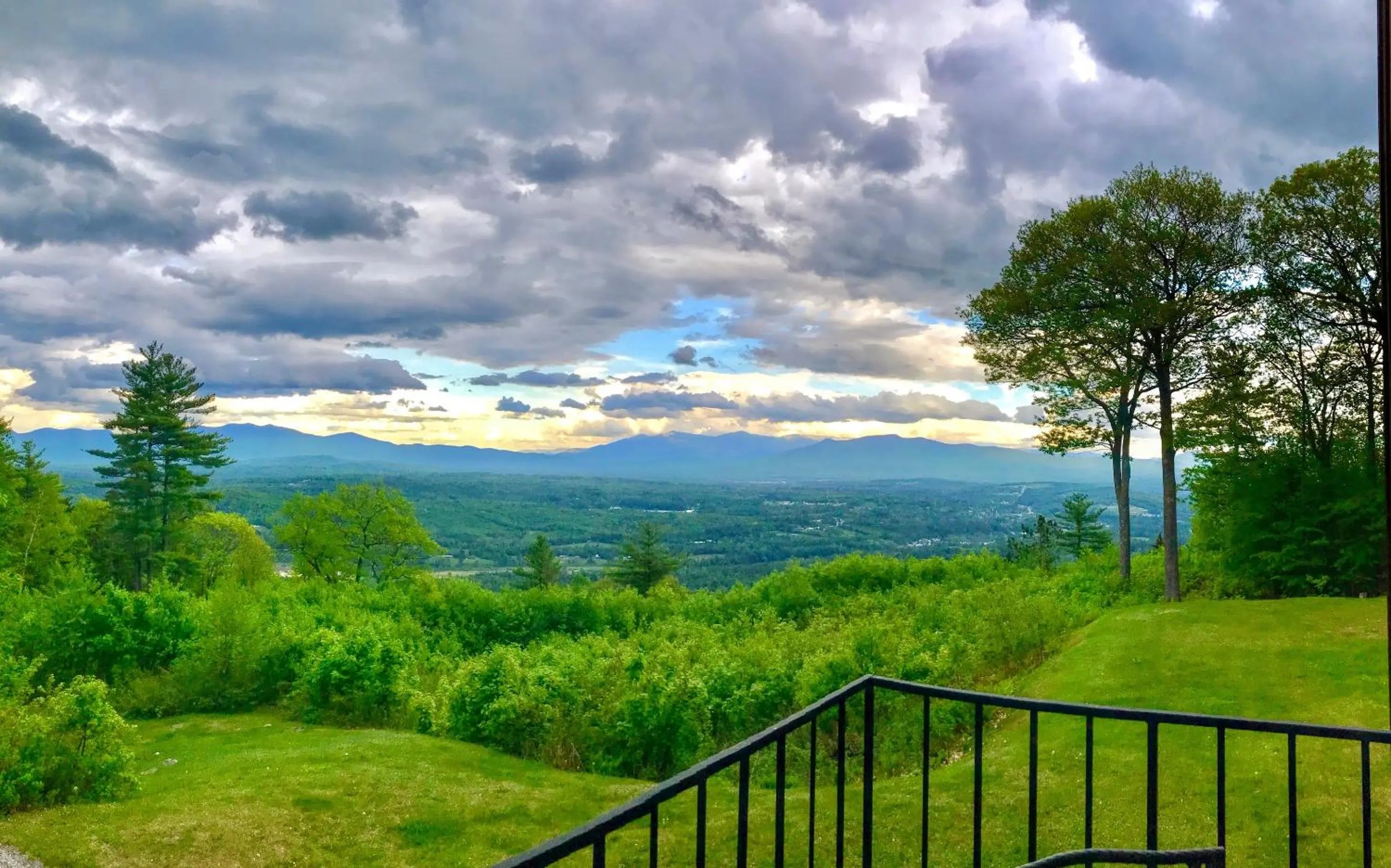 RL Breathtaking views and grand unique style private mountain retreat 4WD recommended