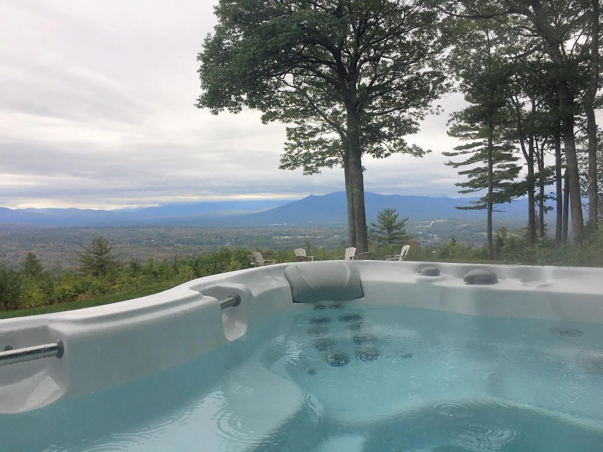 Other in RL Breathtaking views and grand unique style private mountain retreat 4WD recommended