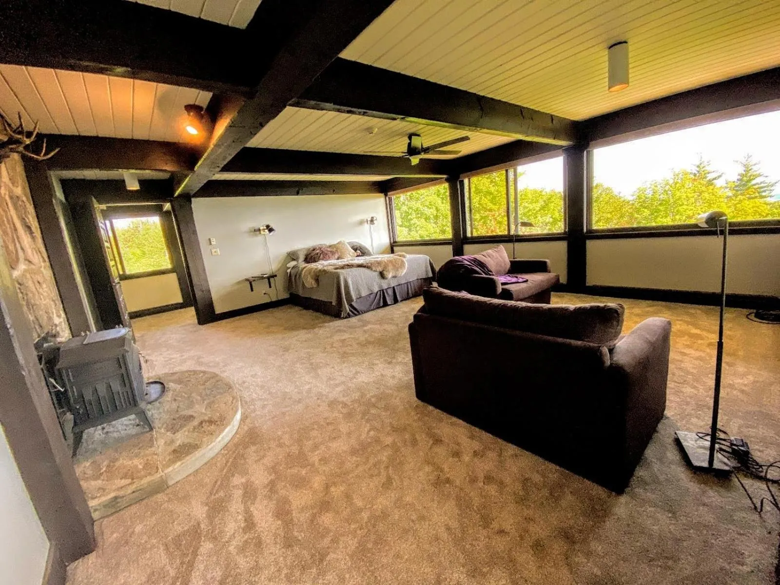 RL Breathtaking views and grand unique style private mountain retreat 4WD recommended