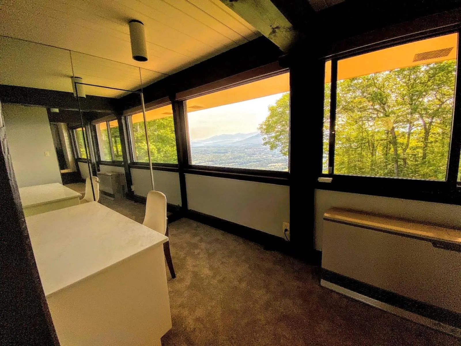 RL Breathtaking views and grand unique style private mountain retreat 4WD recommended