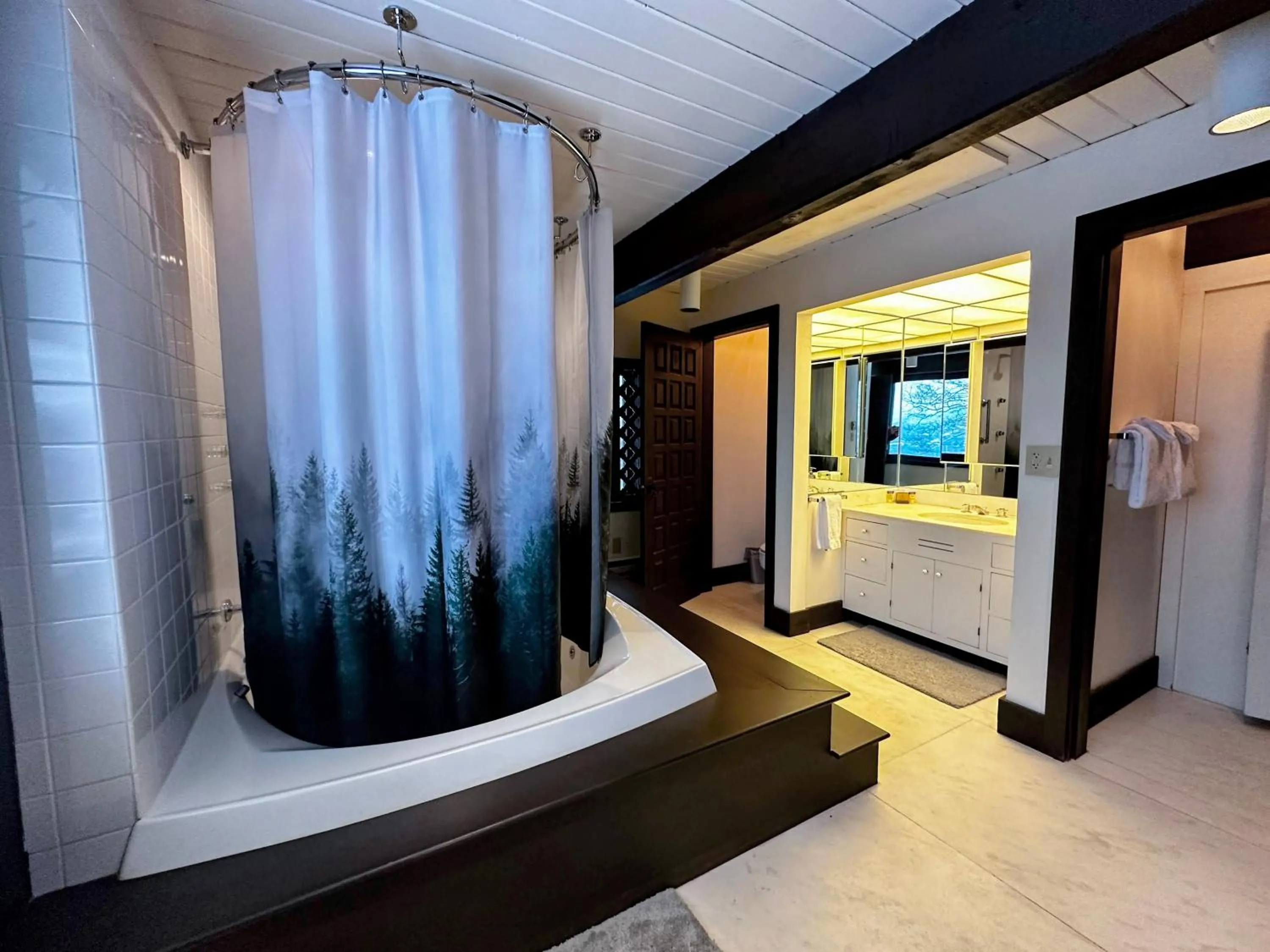 RL Breathtaking views and grand unique style private mountain retreat 4WD recommended