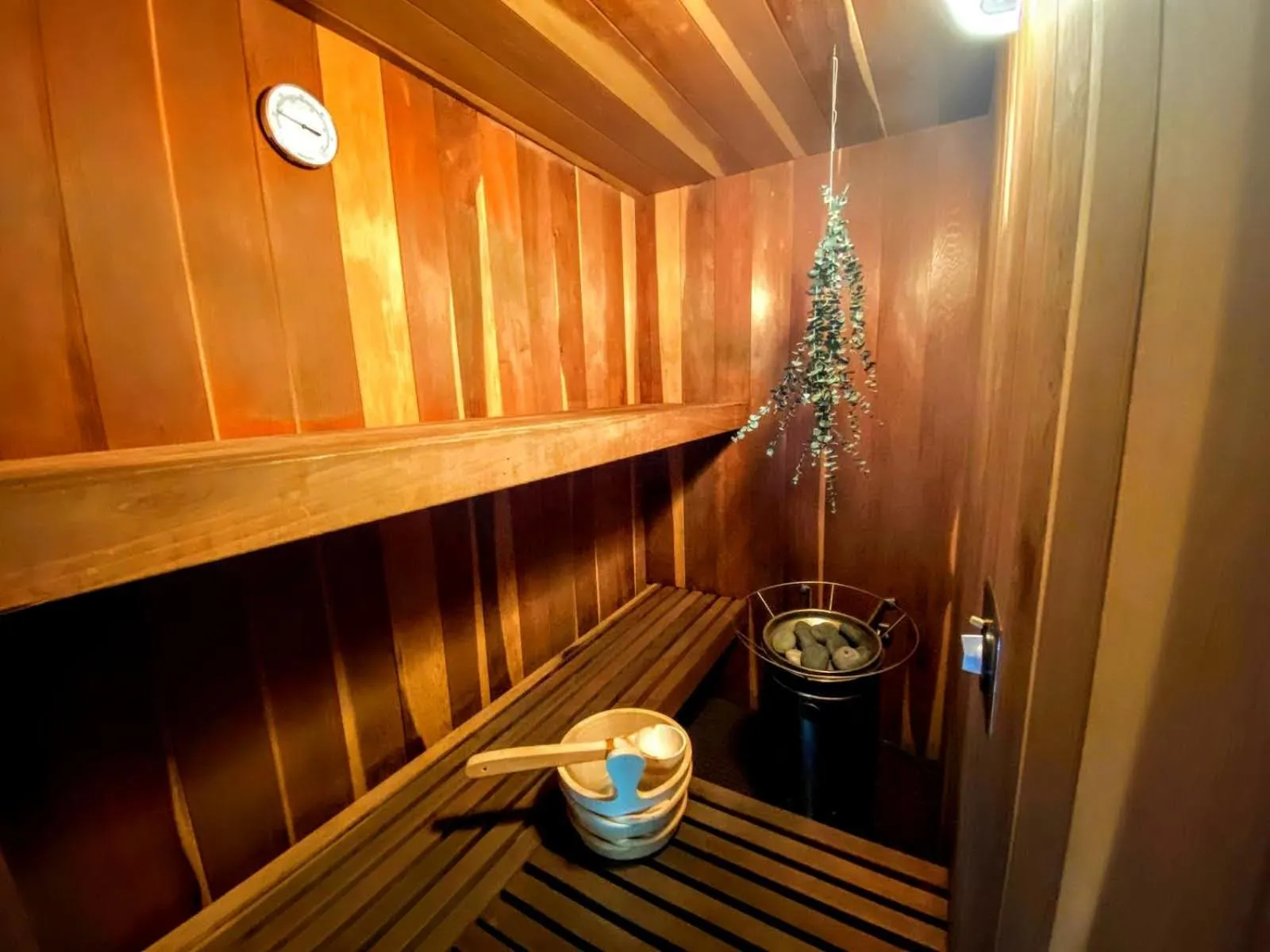 RL Breathtaking views and grand unique style private mountain retreat 4WD recommended