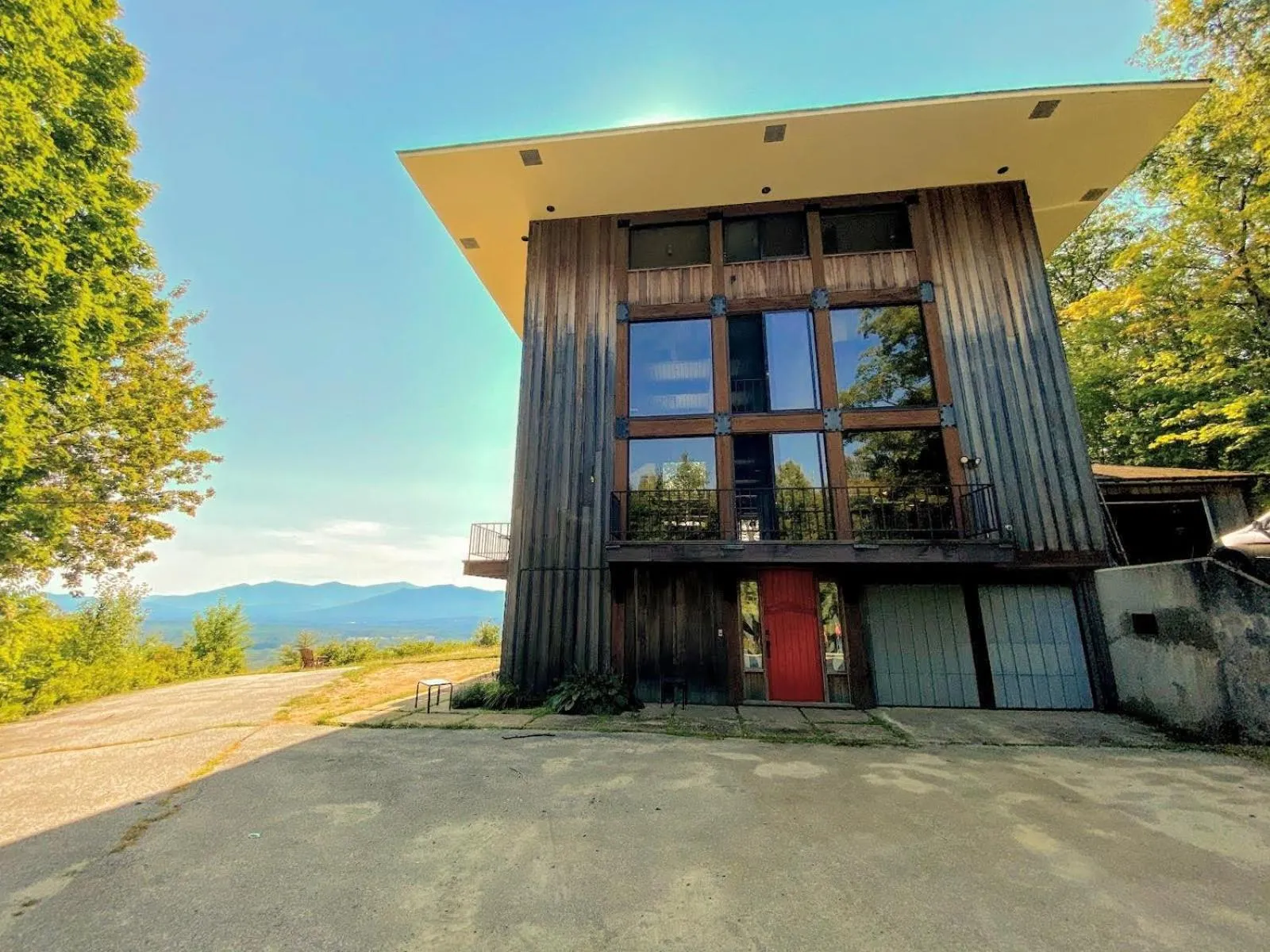 RL Breathtaking views and grand unique style private mountain retreat 4WD recommended