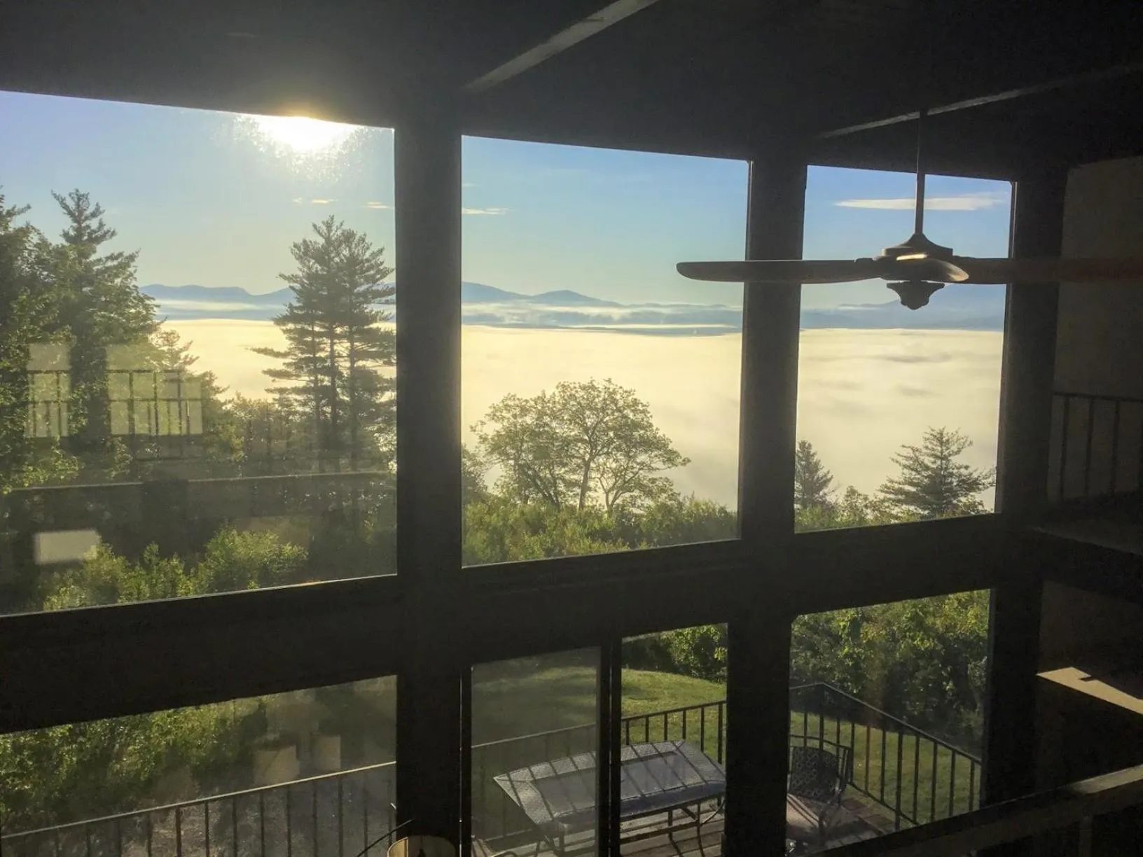 RL Breathtaking views and grand unique style private mountain retreat 4WD recommended