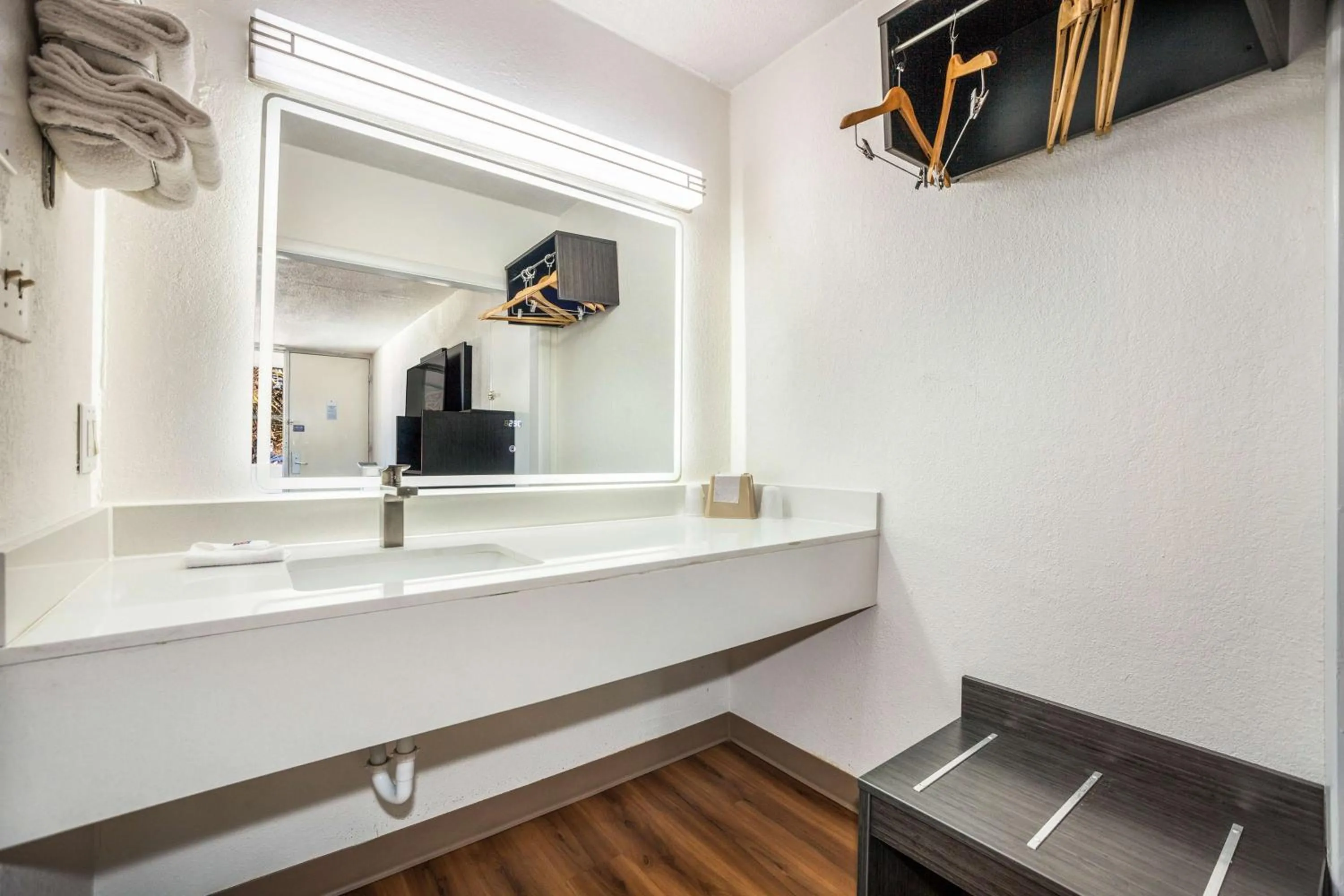 Bathroom in Studio 6 Florence, SC