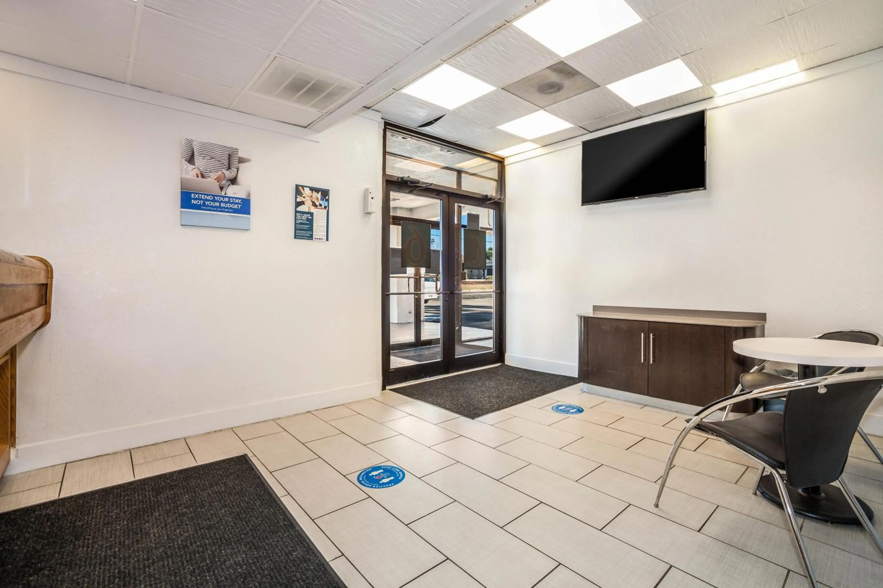 TV and multimedia in Studio 6 Florence, SC