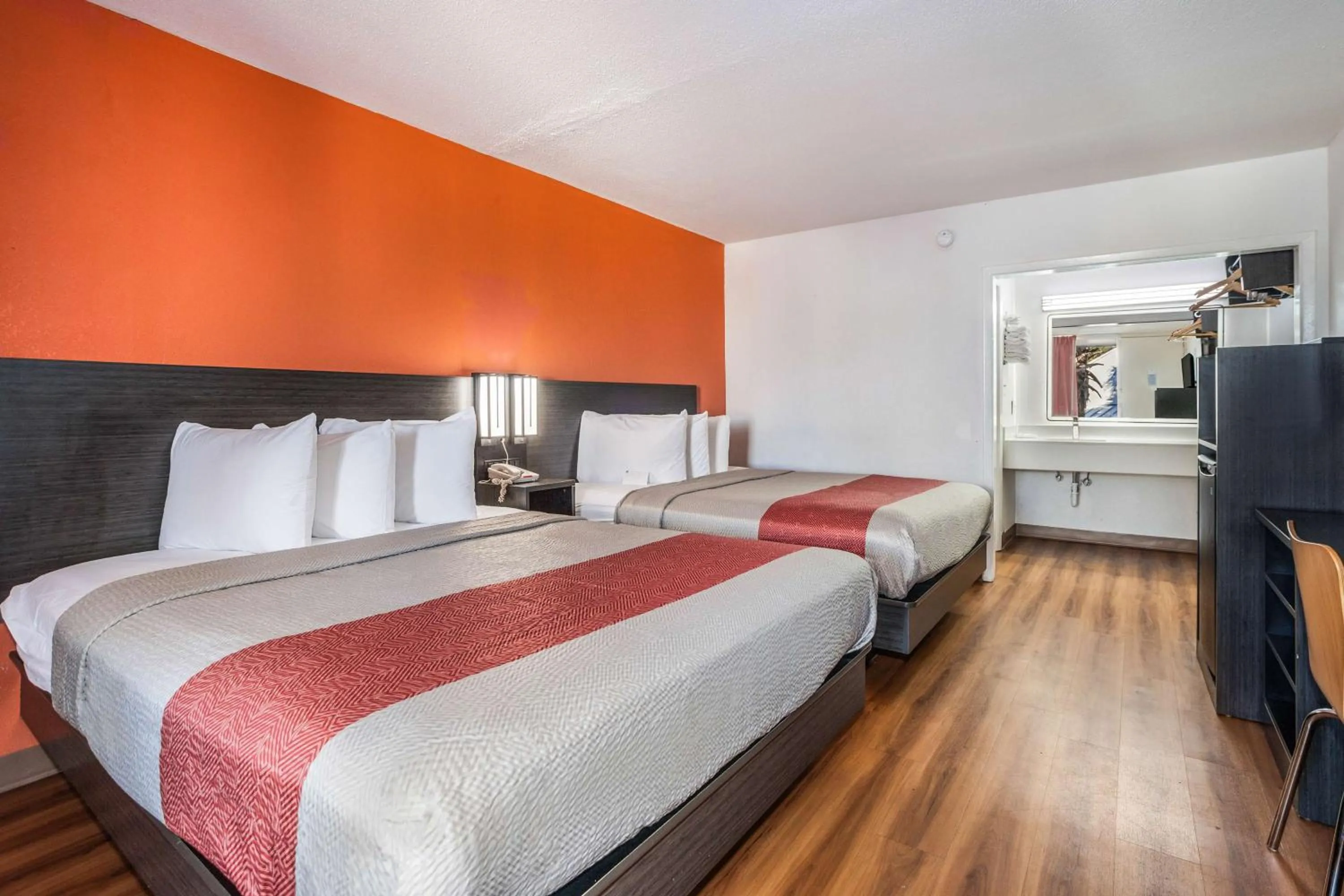 Bedroom, Bed in Studio 6 Florence, SC