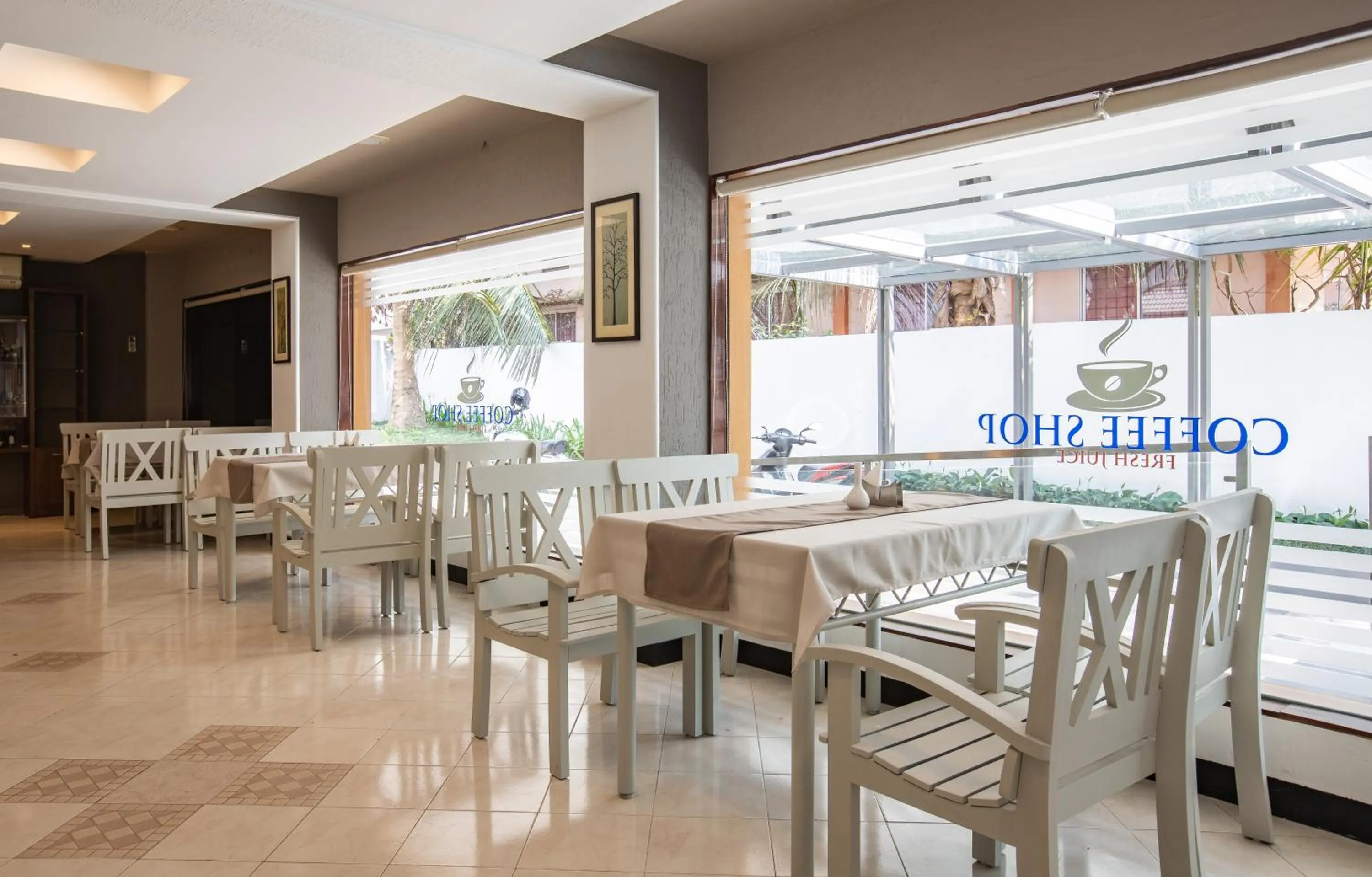 Restaurant/places to eat in Royal Residency