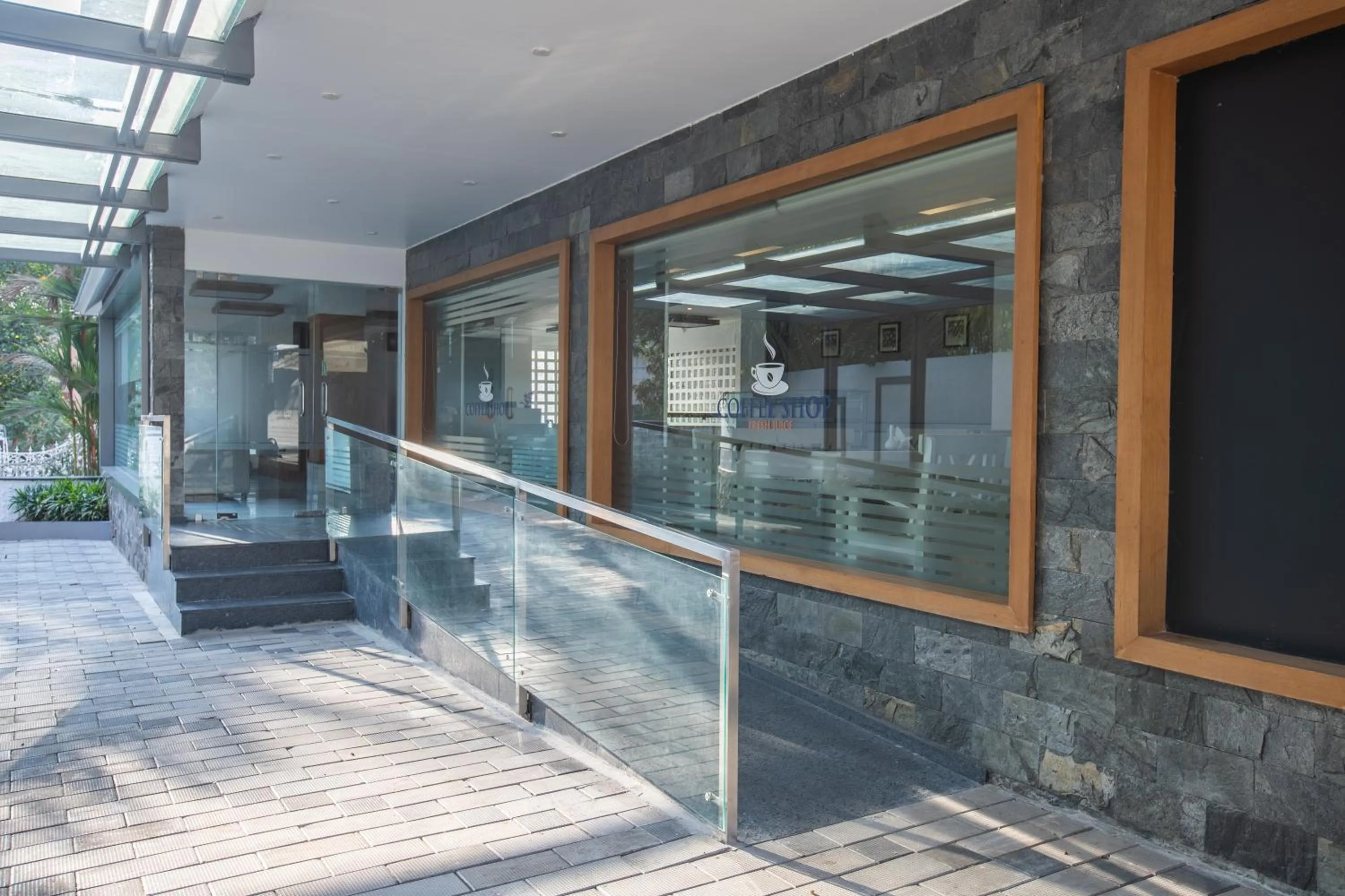 Facade/entrance in Royal Residency