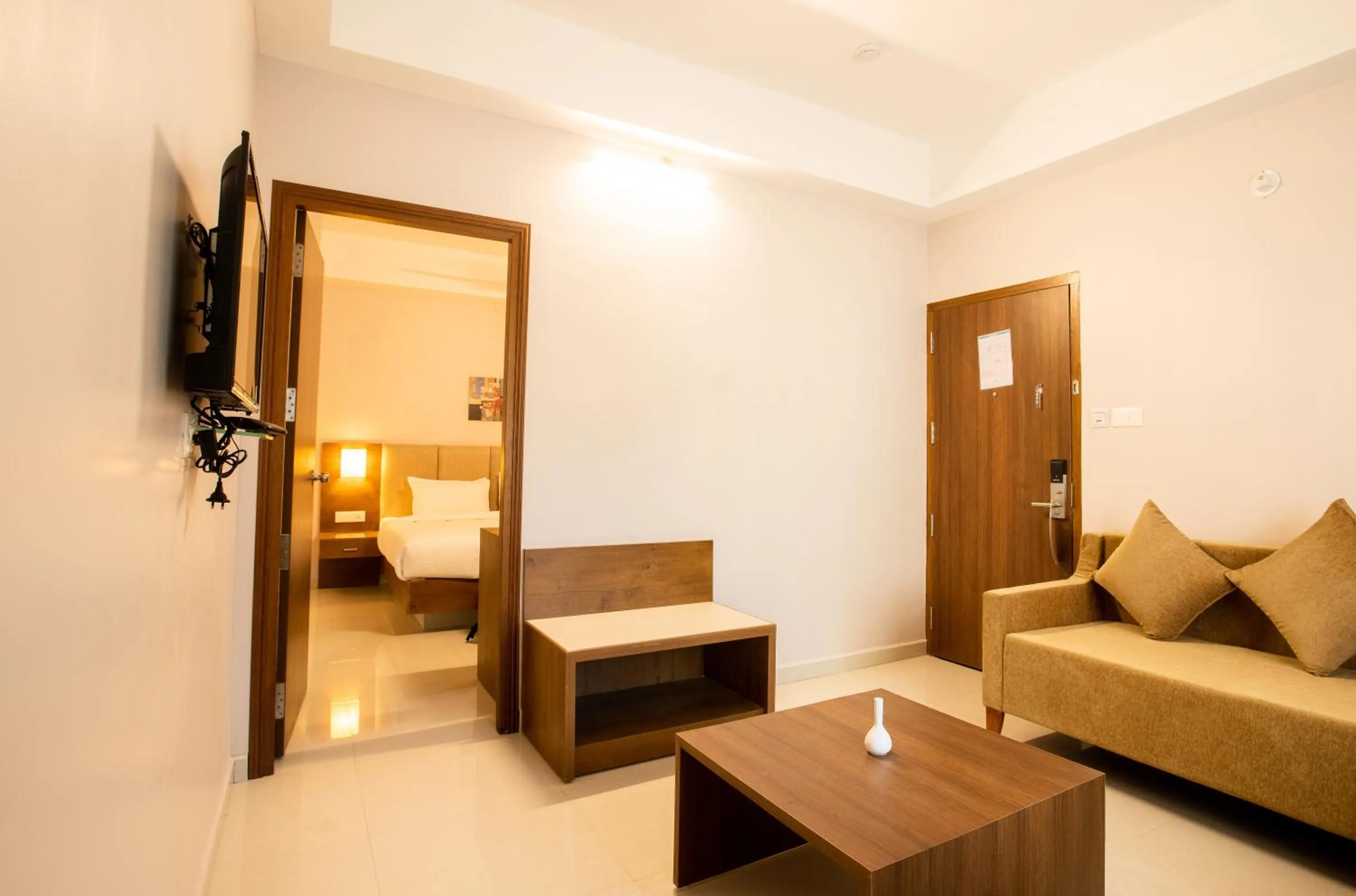 Living room, Bed in Royal Residency