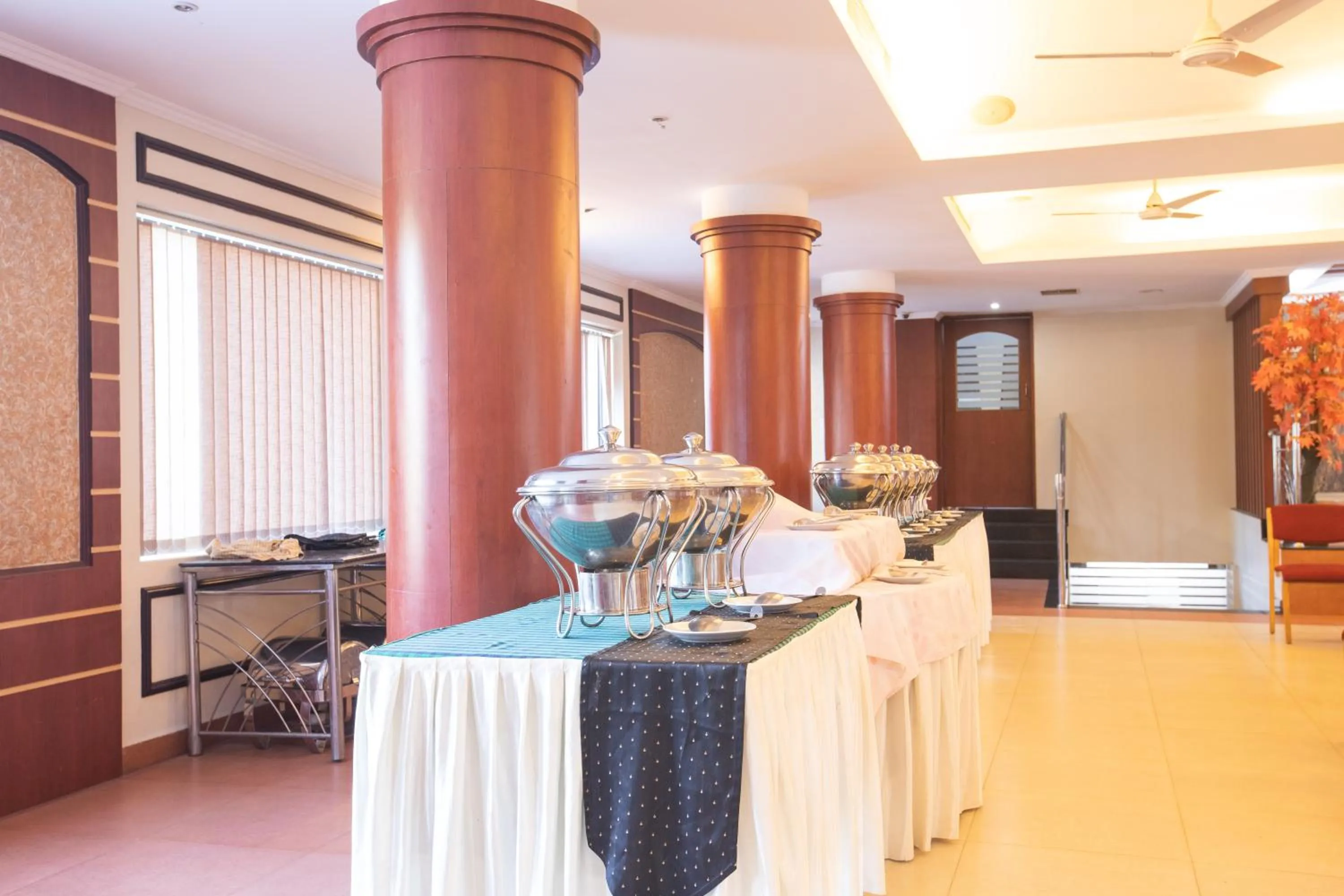 Restaurant/places to eat in Royal Residency