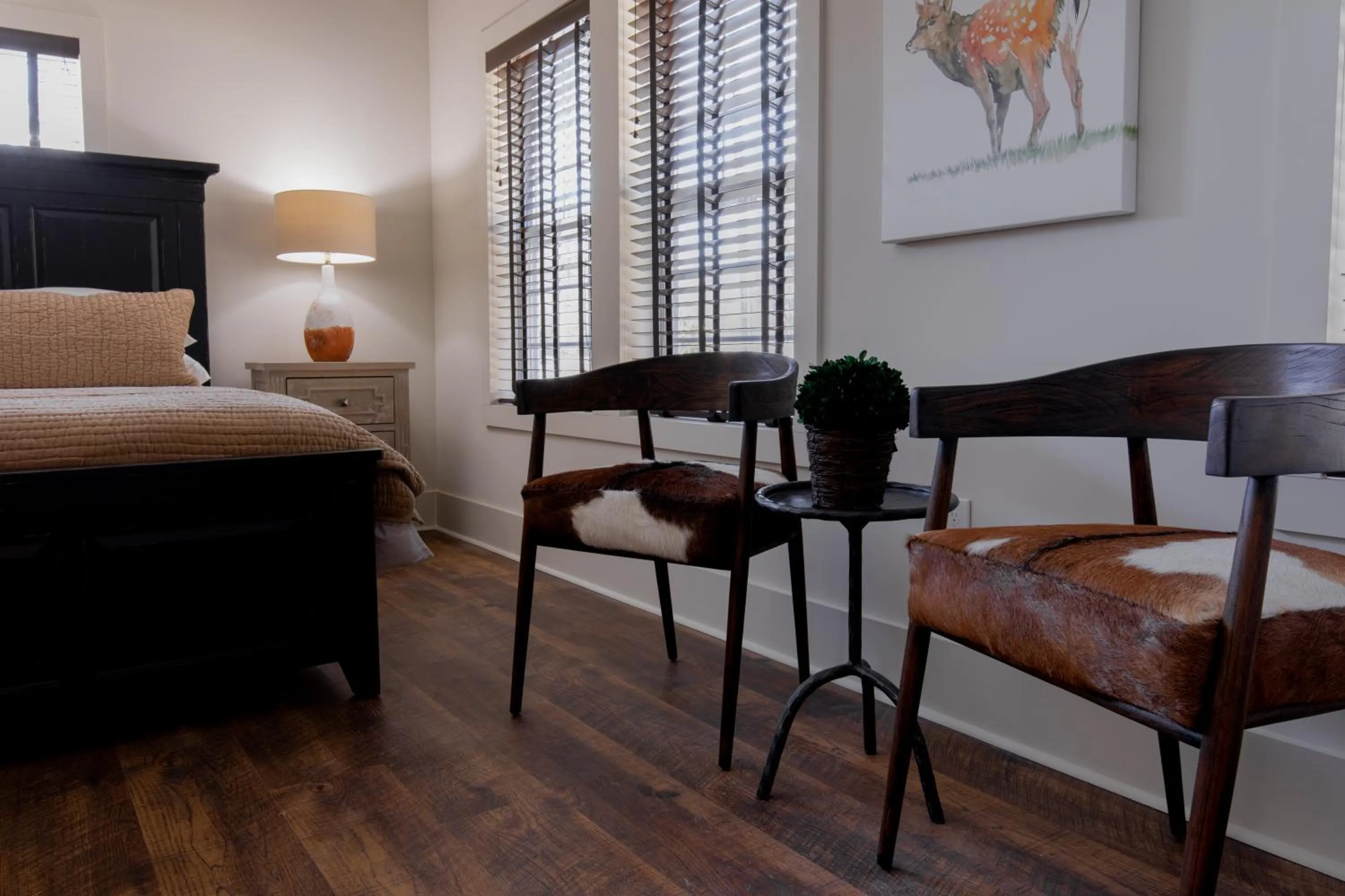 Seating area, Bed in The Blowing Rock Manor