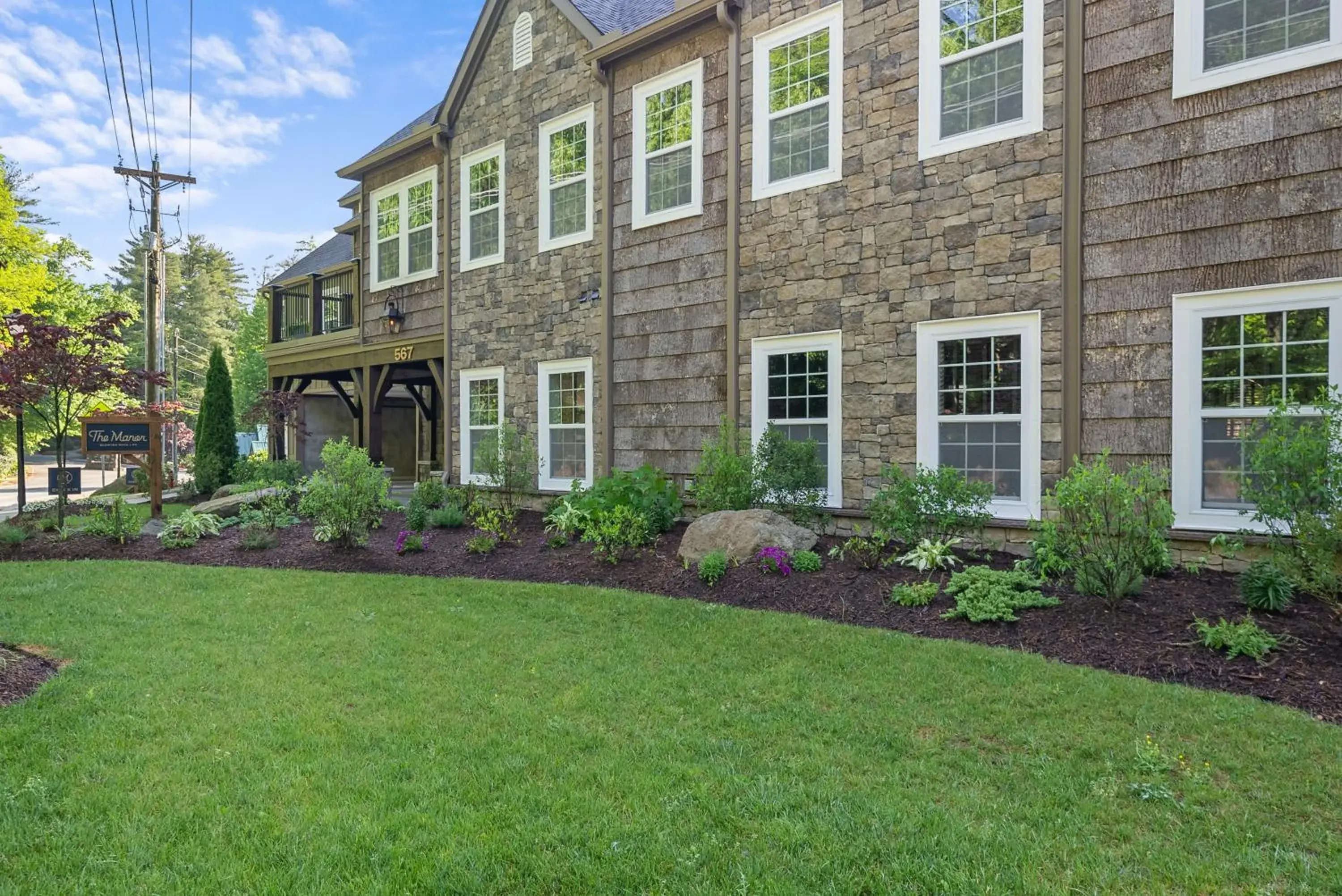 Property building in The Blowing Rock Manor Property building in The Blowing Rock Manor