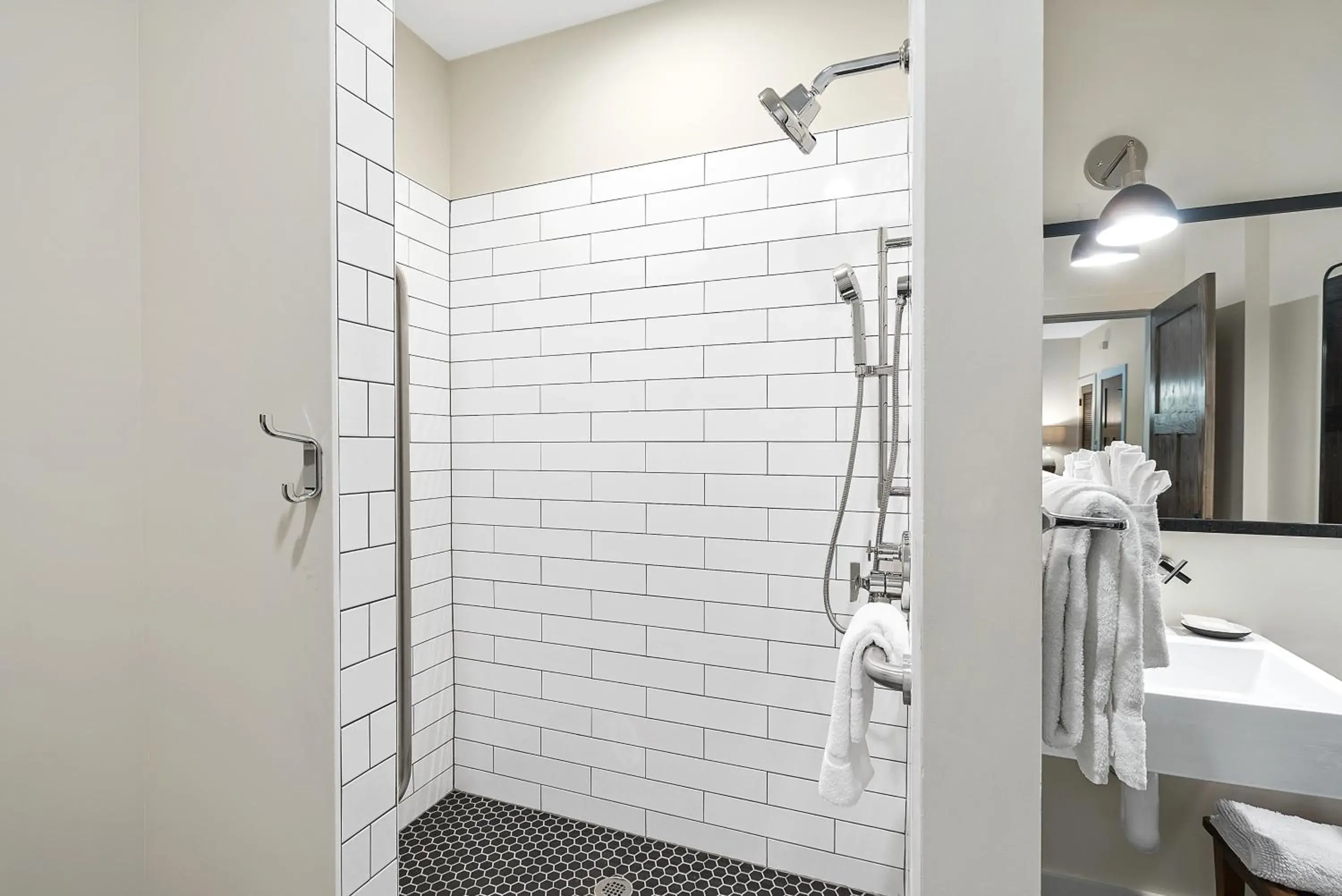 Single Room - Disability Access in The Blowing Rock Manor Single Room - Disability Access in The Blowing Rock Manor