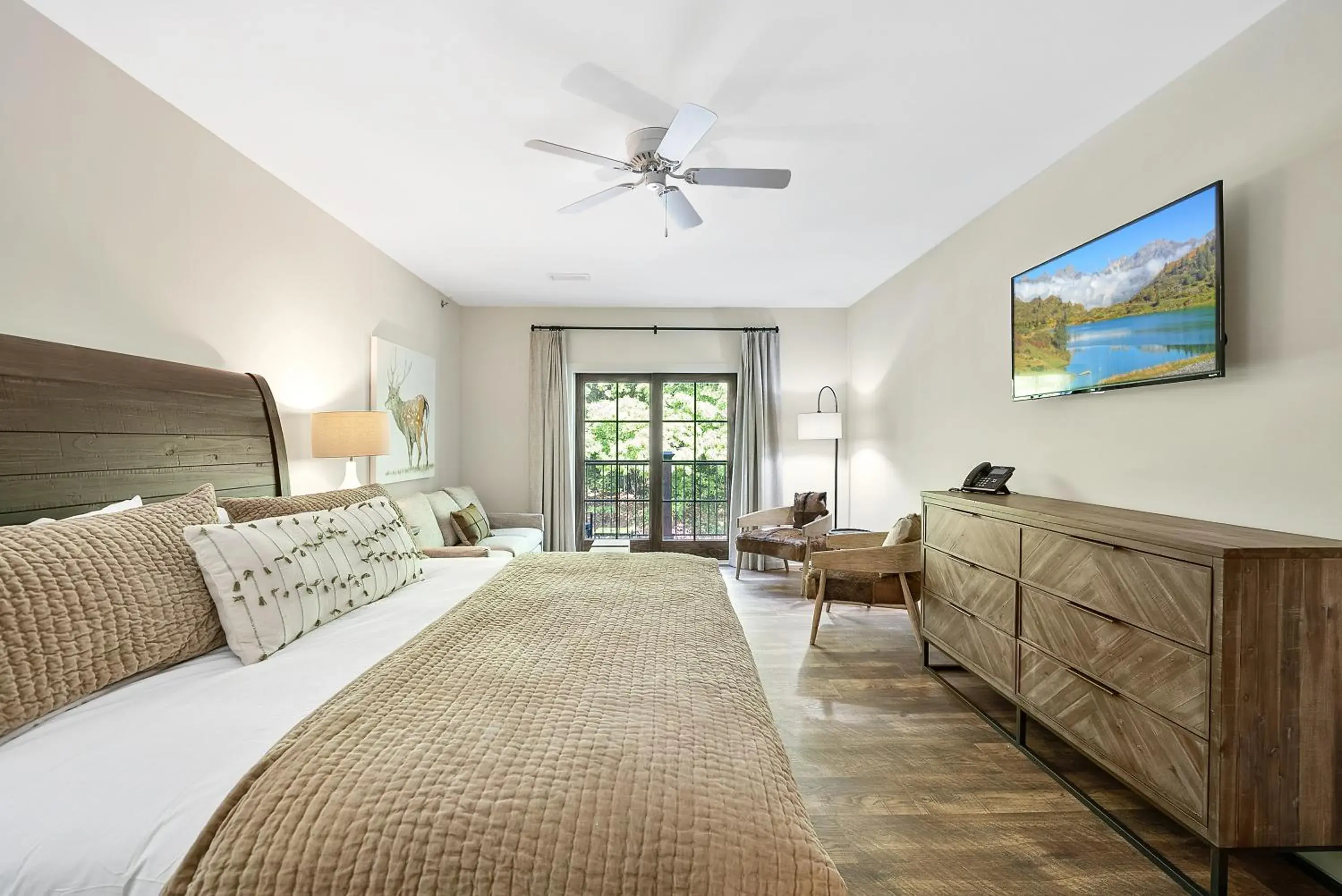 Suite with Balcony in The Blowing Rock Manor Suite with Balcony in The Blowing Rock Manor