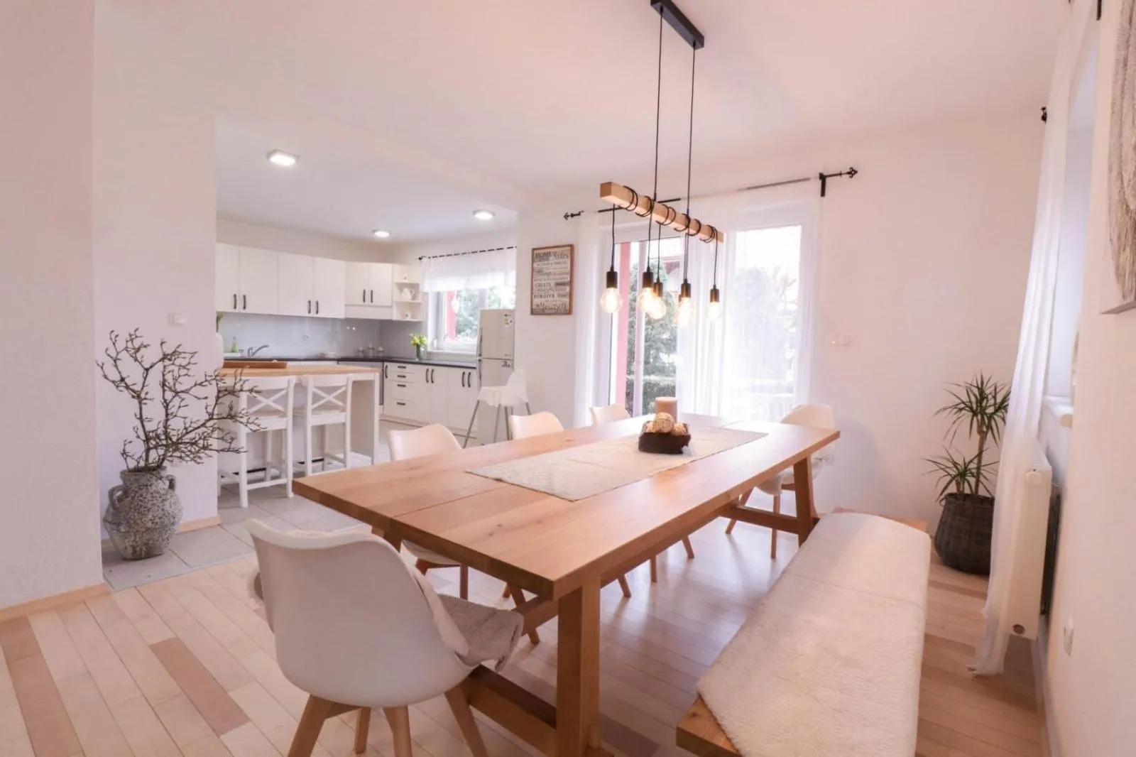 Dining area in House Eden with Mountain Views