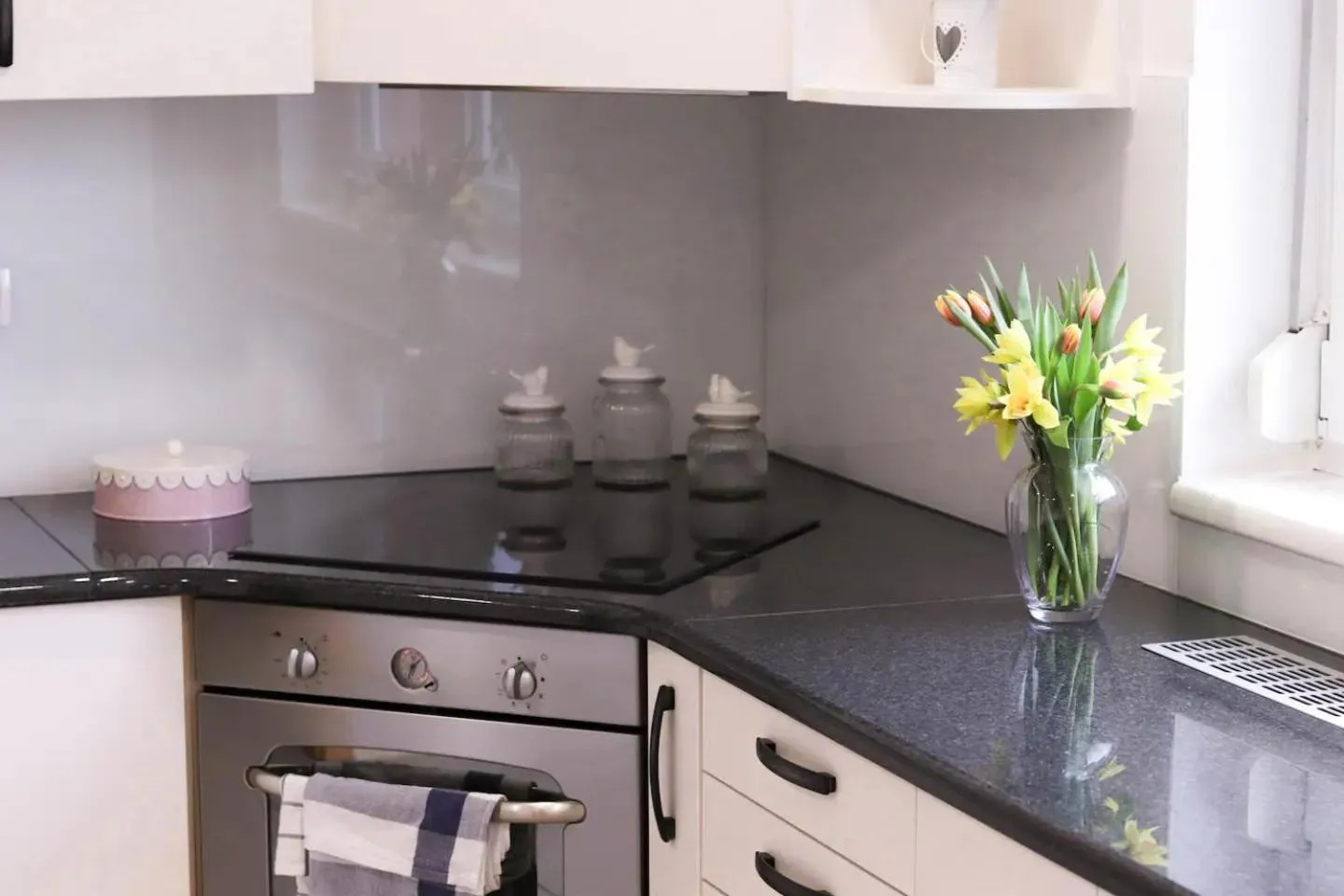 Kitchen or kitchenette in House Eden with Mountain Views