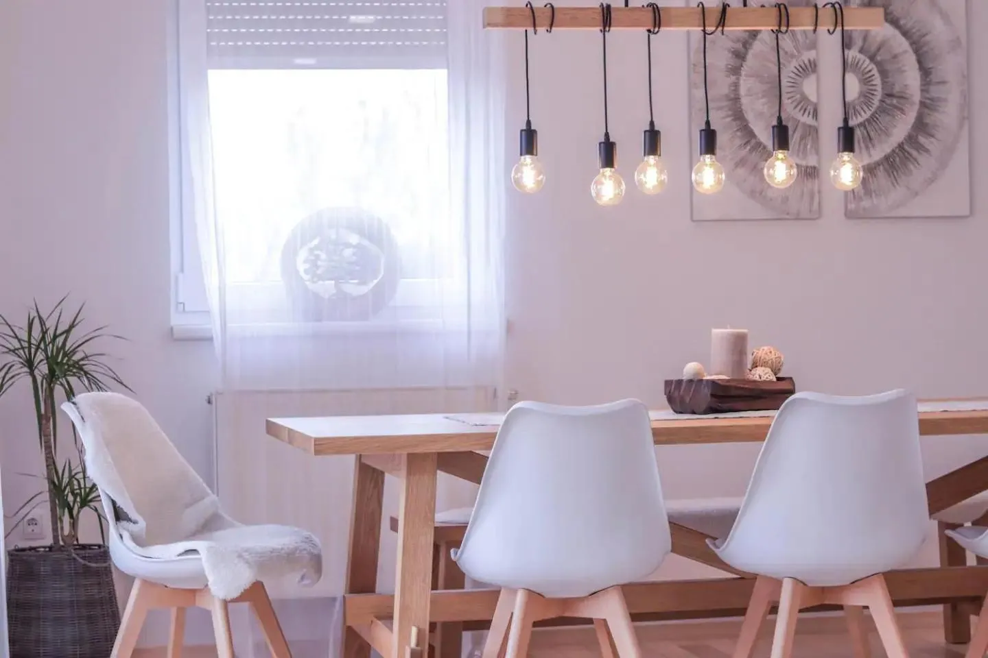 Dining area in House Eden with Mountain Views