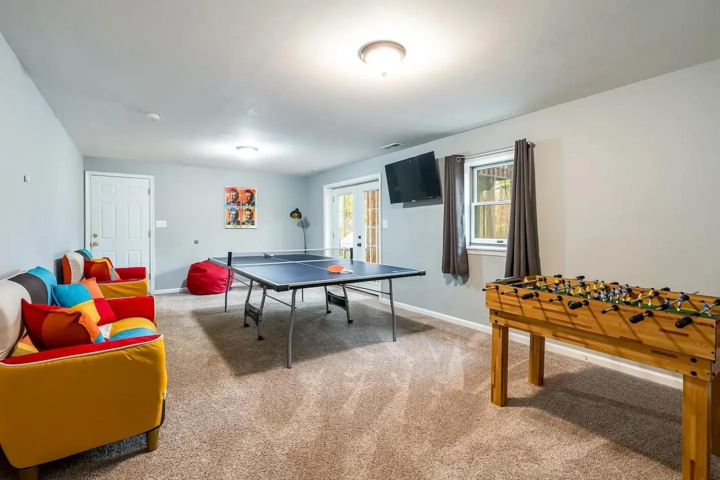 Living room in Hot Tub, Deck&Grill, Game Room, WiFi at Cute Cabin