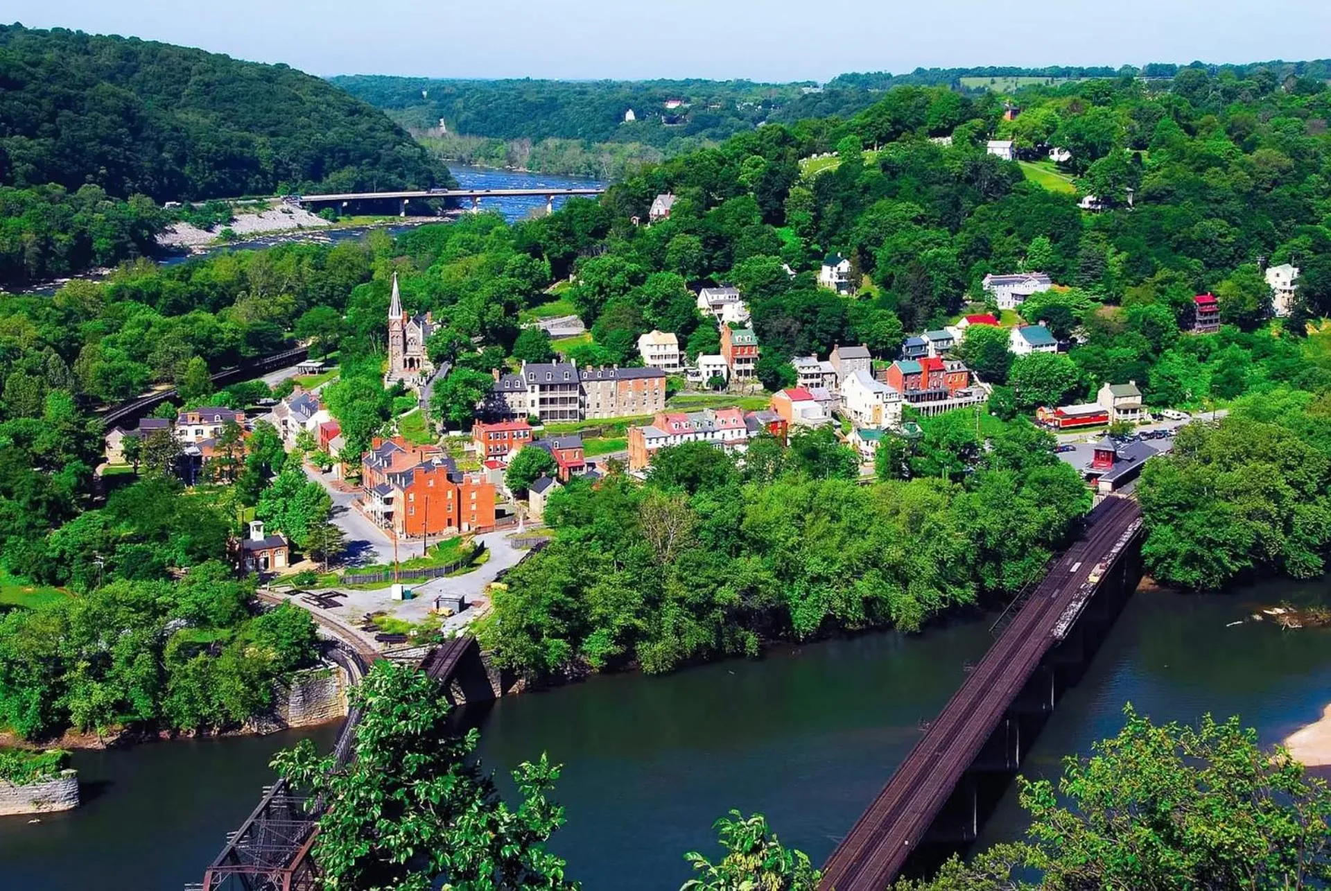 Bird's eye view in Hot Tub, Deck&Grill, Game Room, WiFi at Cute Cabin