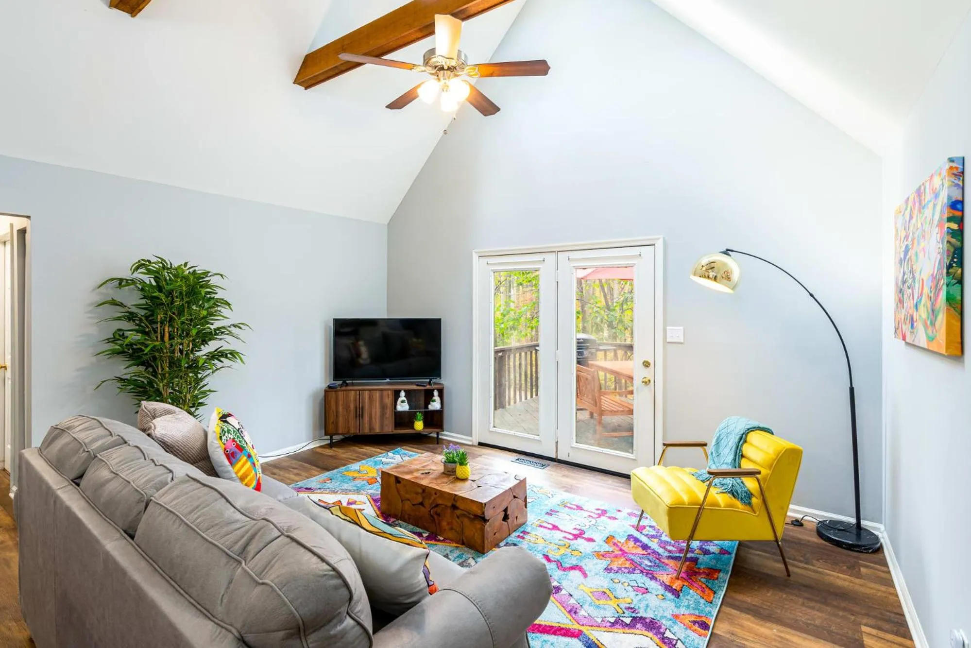 Living room in Hot Tub, Deck&Grill, Game Room, WiFi at Cute Cabin