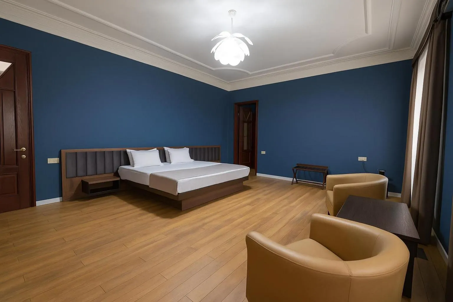 Bed in Golden Palace Hotel