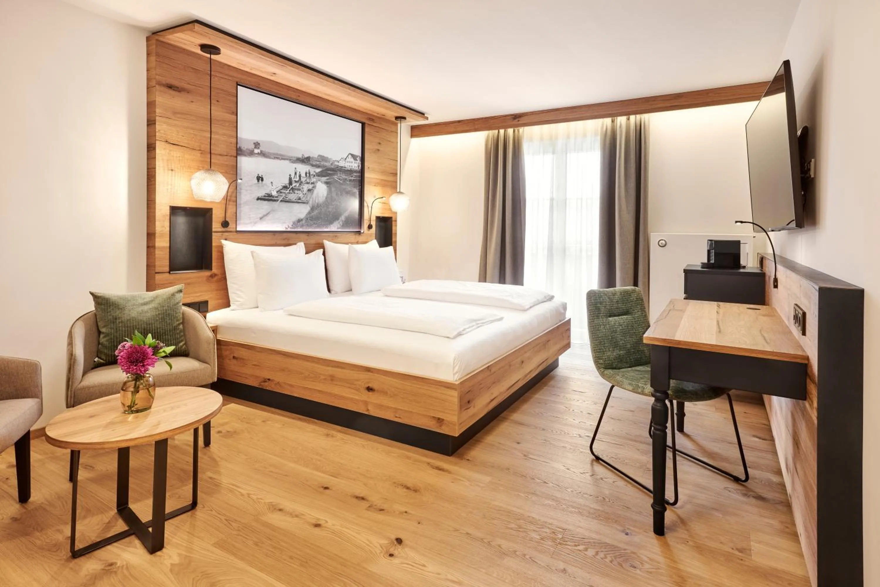 Bed in Hotel Auf der Gsteig GmbH