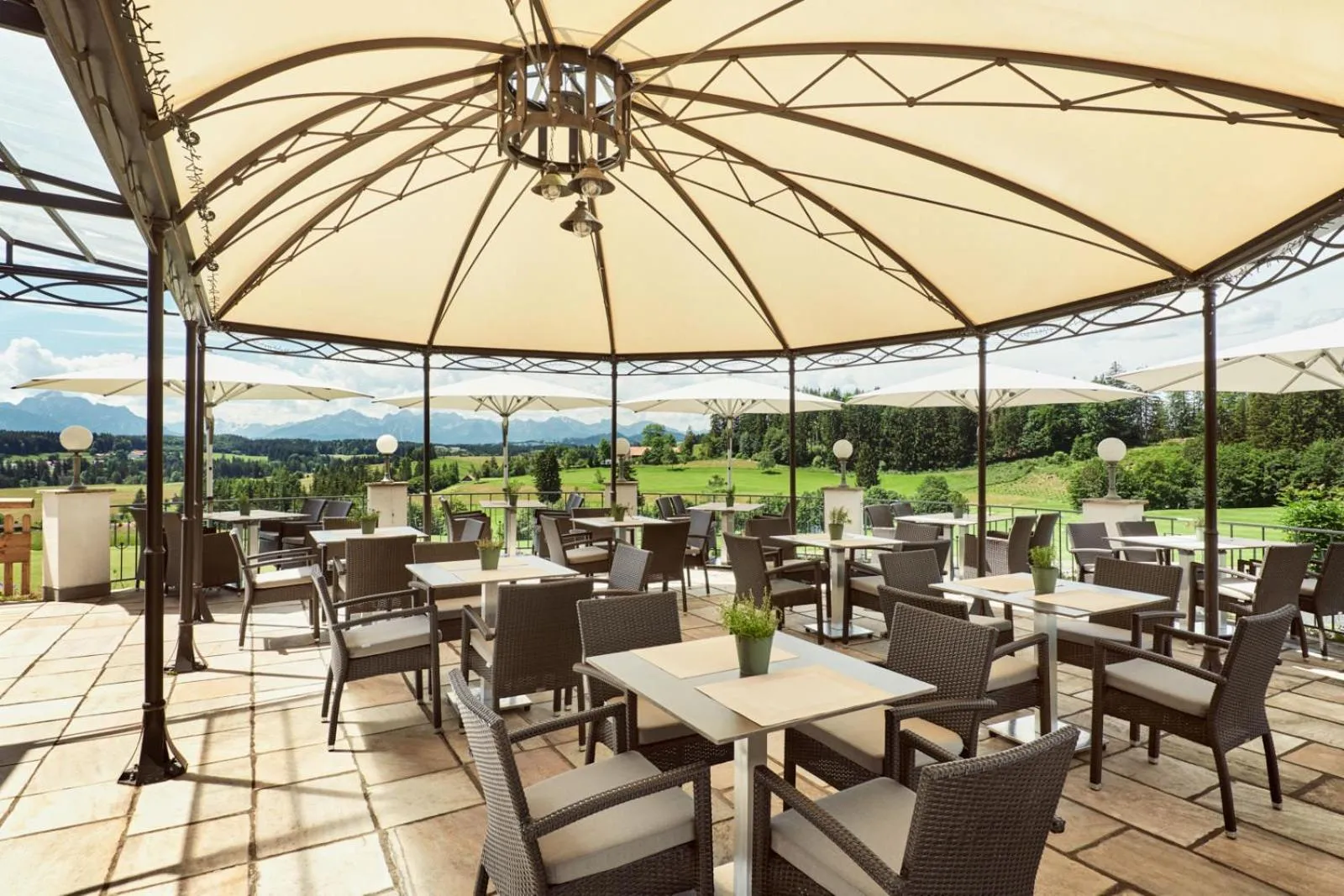 Hotel Auf der Gsteig GmbH