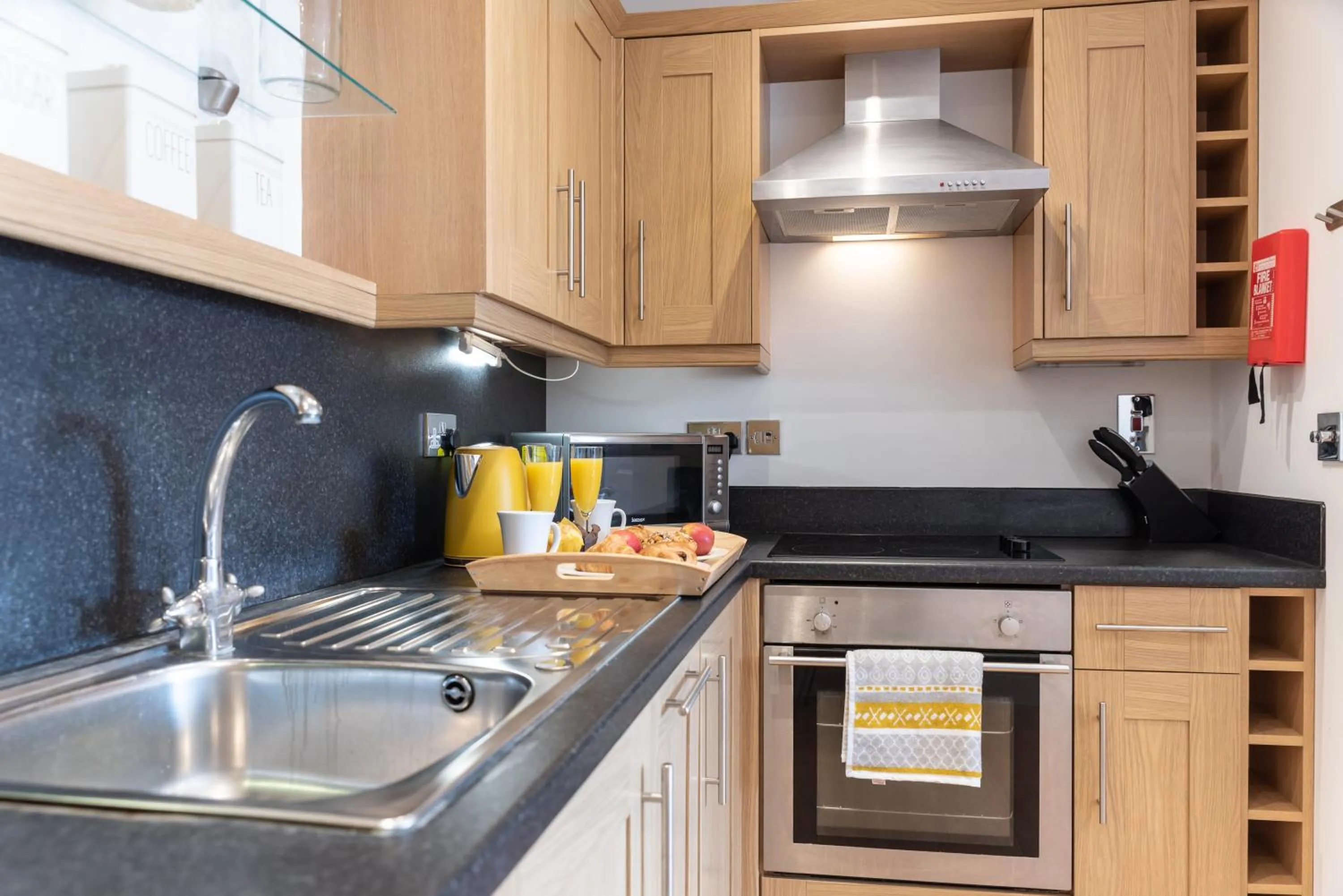 Kitchen or kitchenette in The Old Library - Modern Apartment near the Train Station and Racecourse
