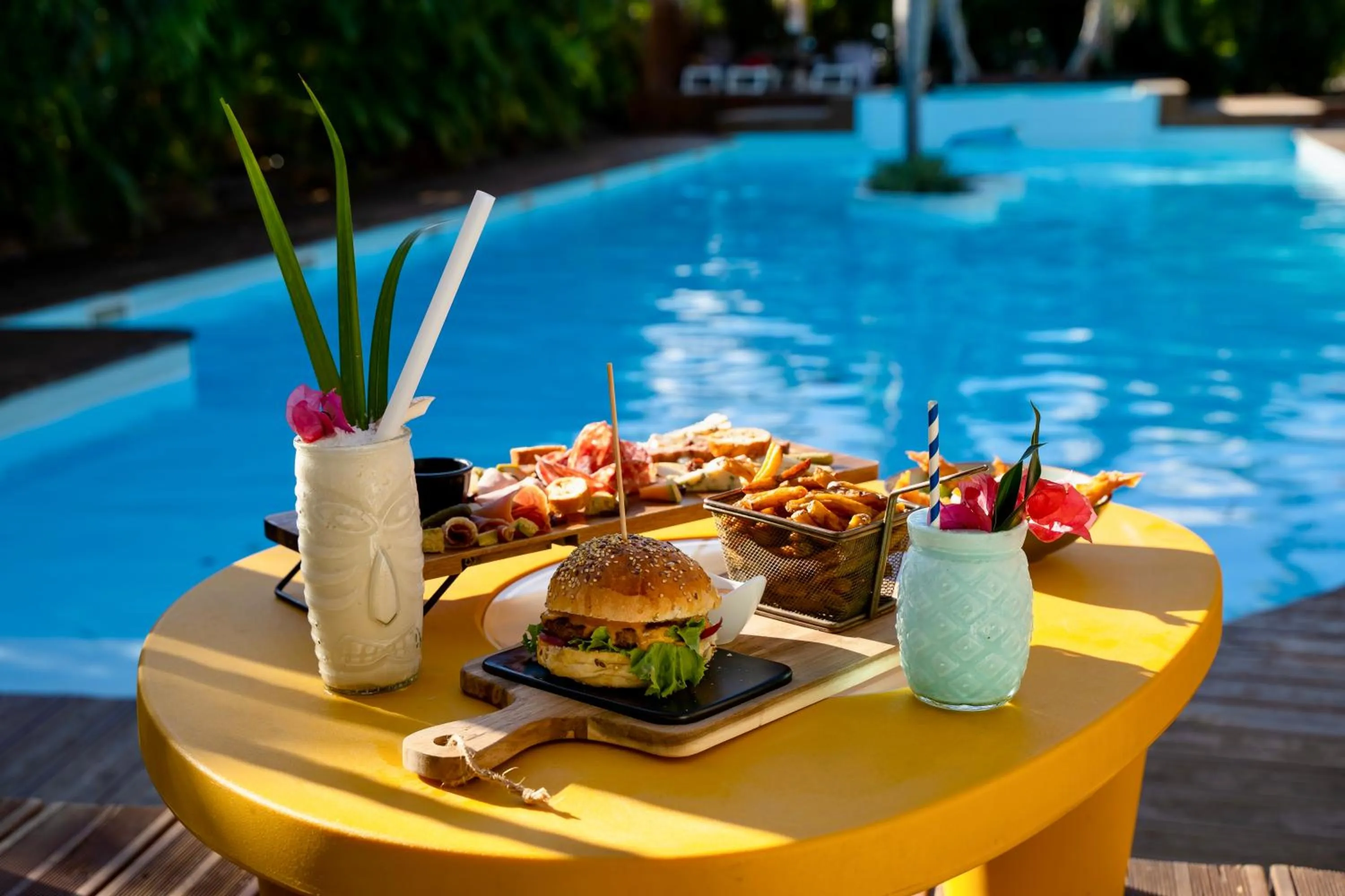 Restaurant/places to eat in Tropicana Suites