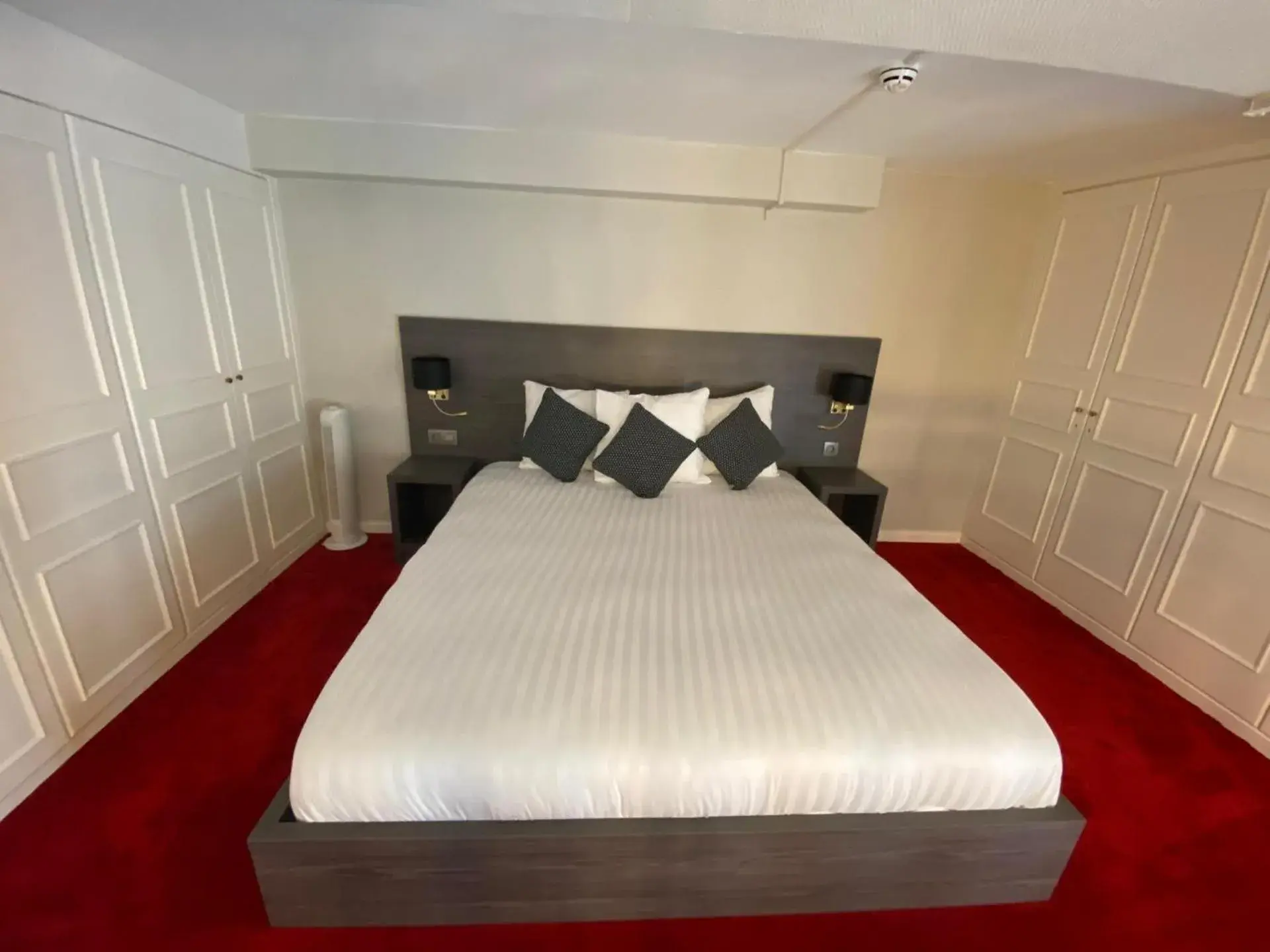 Bed in La Bourse Hotel Bed in La Bourse Hotel