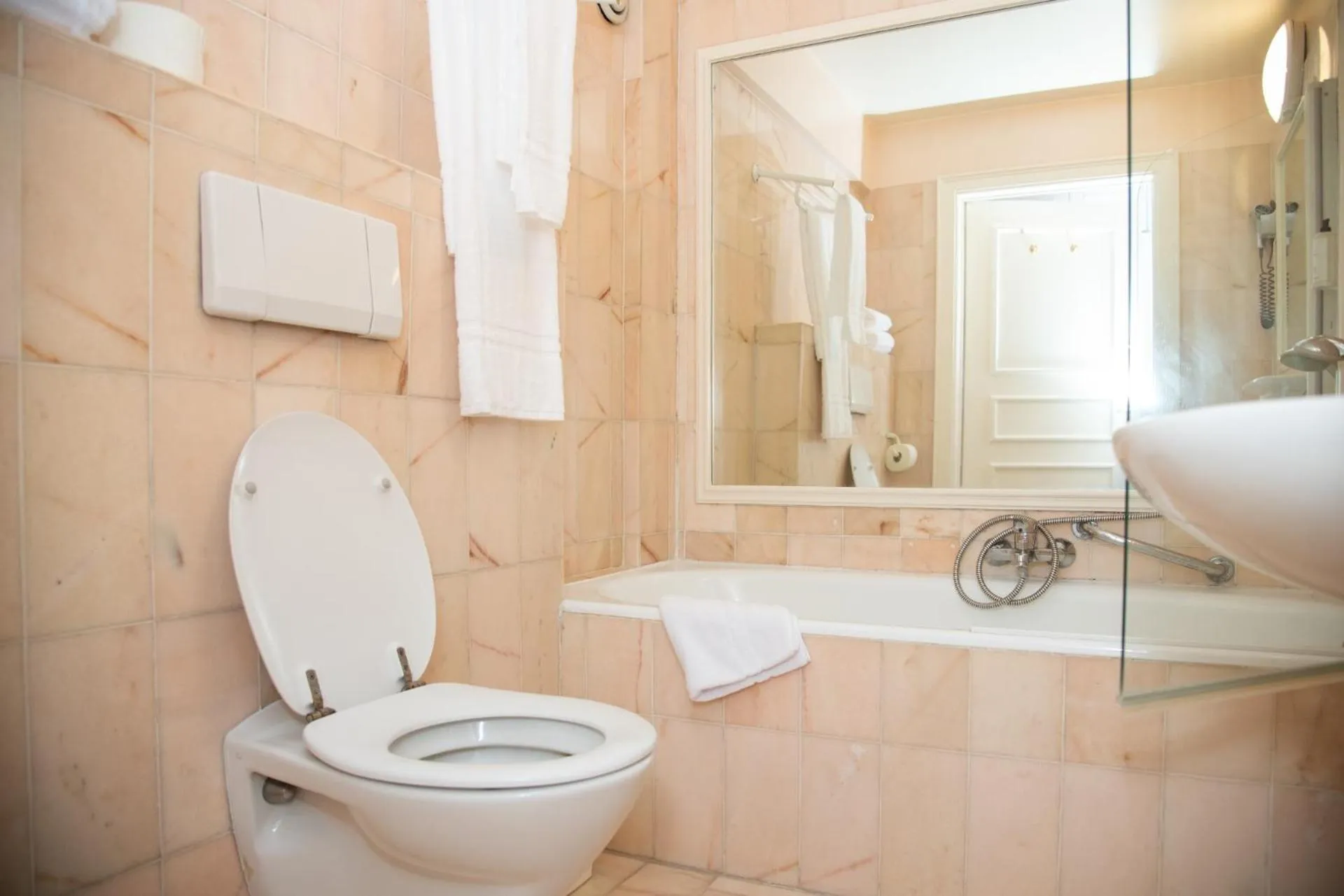 Bathroom in La Bourse Hotel
