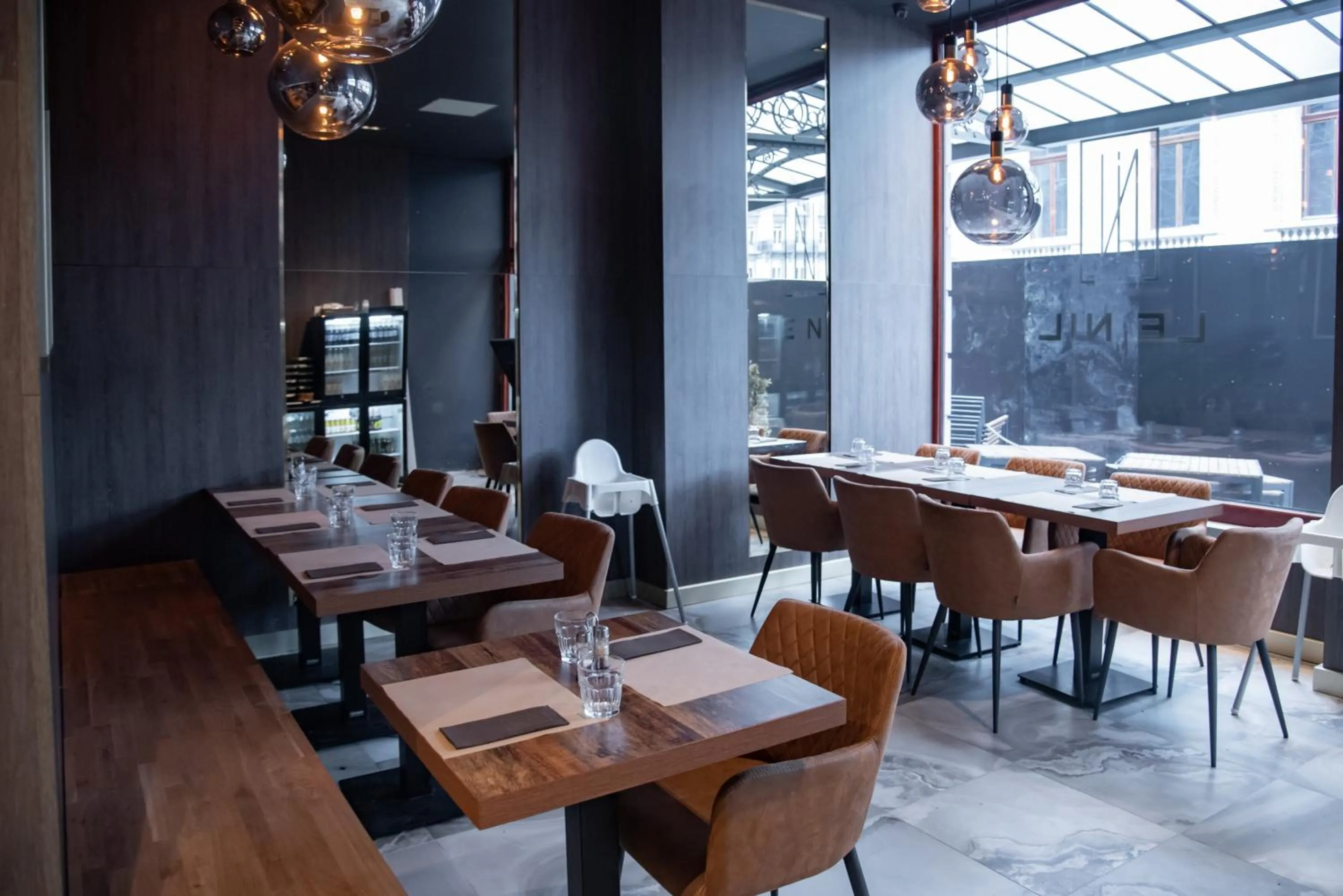 Restaurant/places to eat in La Bourse Hotel