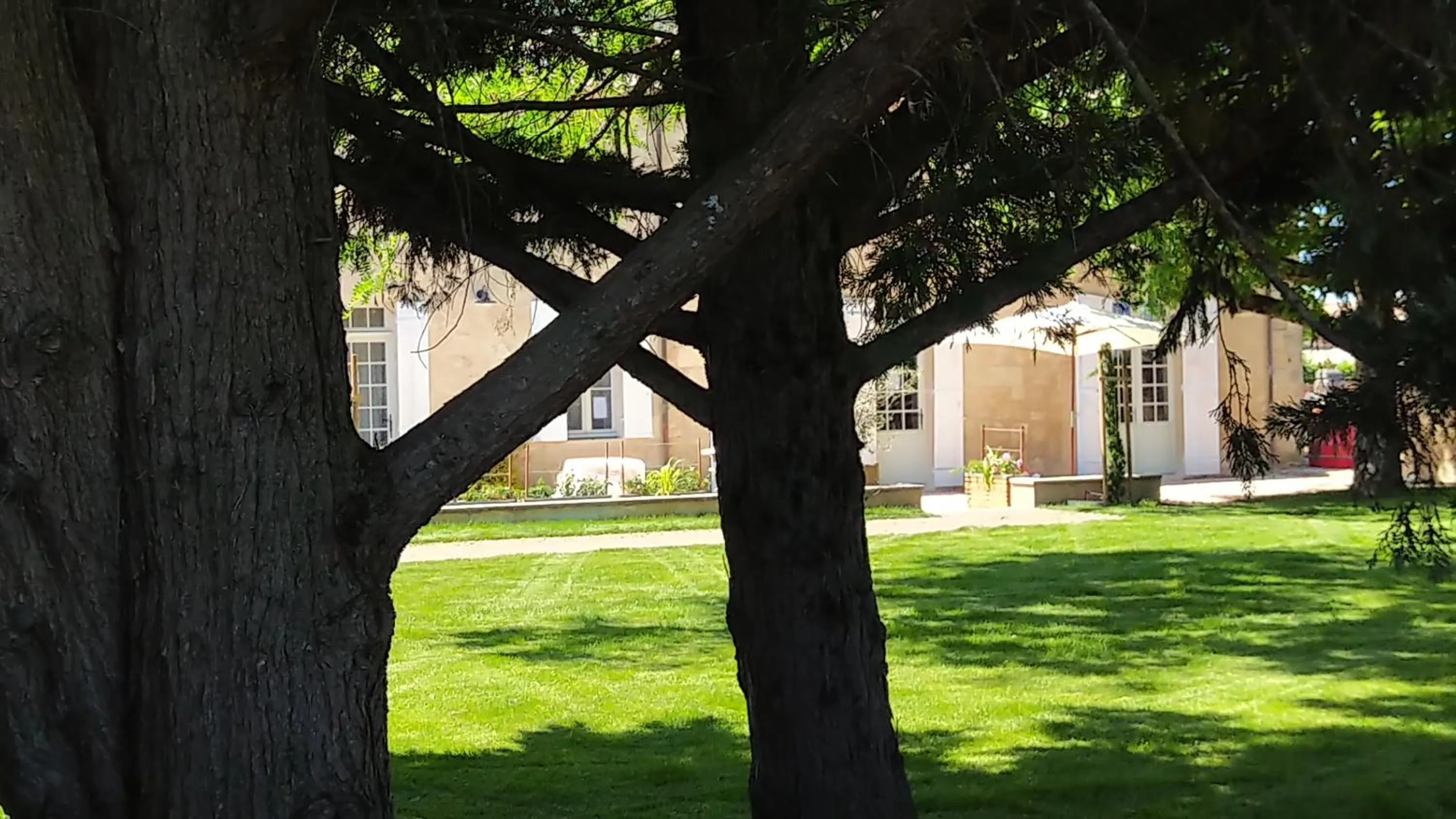 Property building in AUX DUCS DE SIENNE