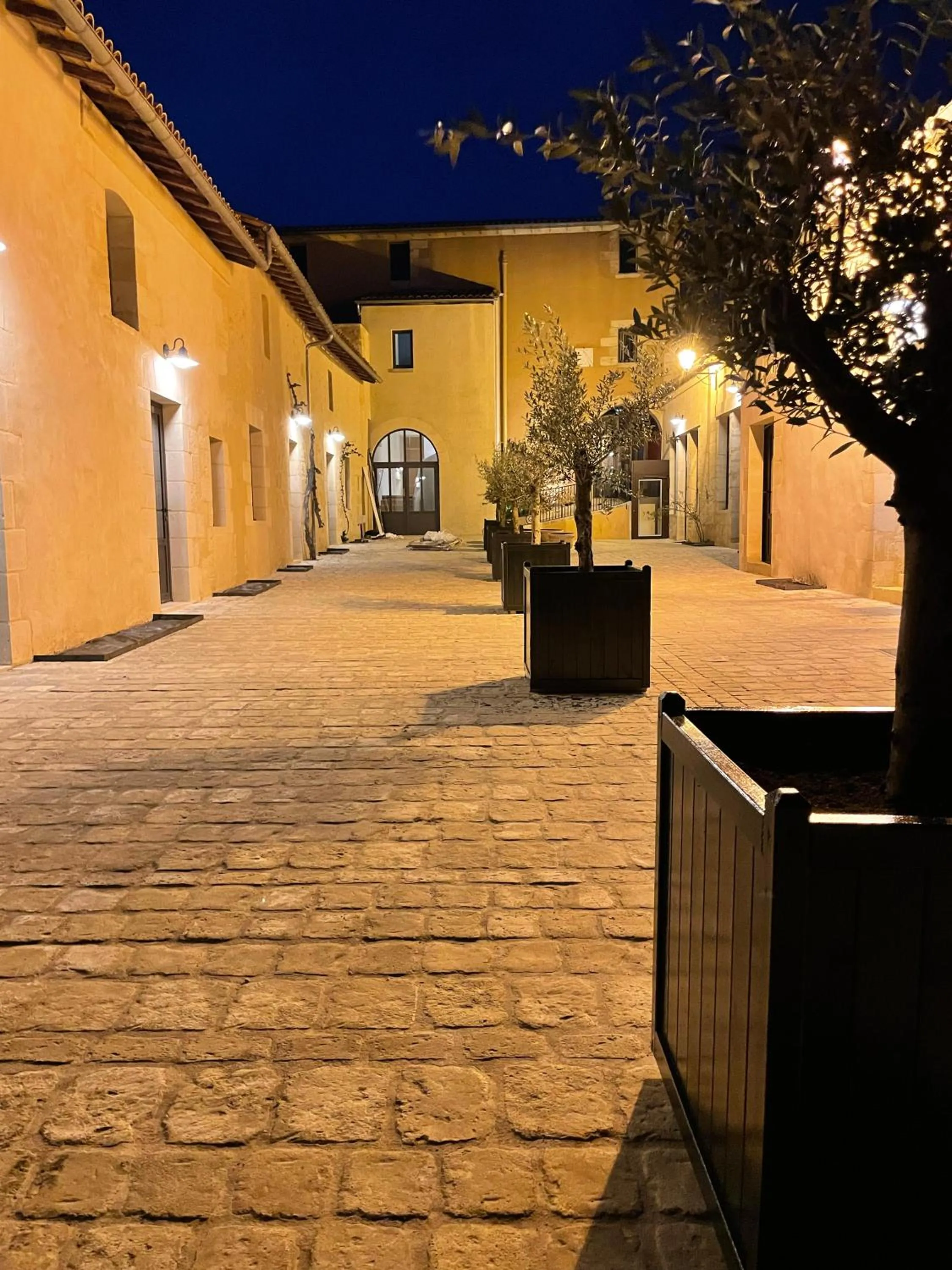 Property building in AUX DUCS DE SIENNE