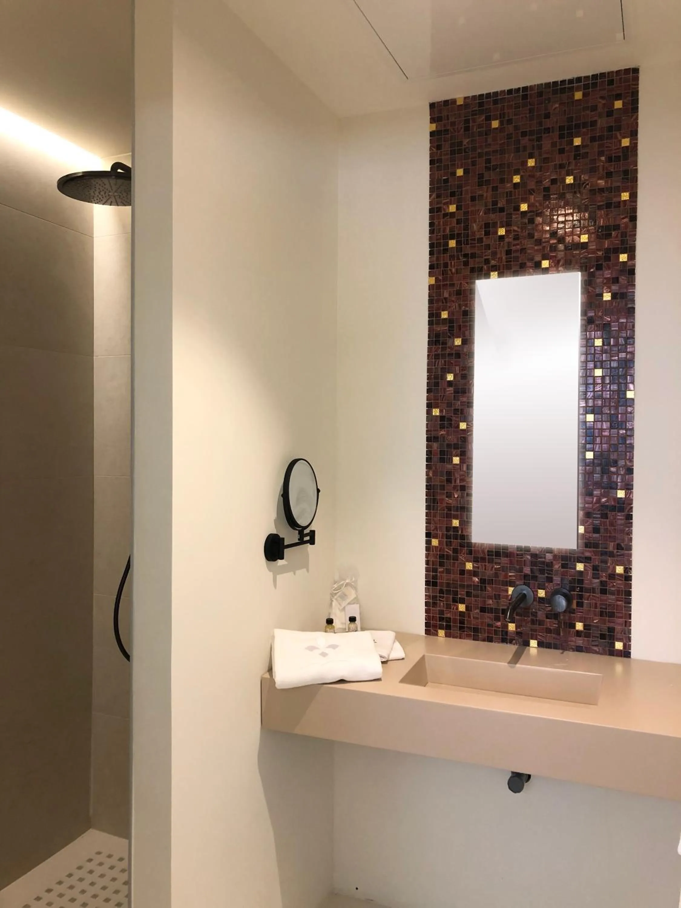 Bathroom in AUX DUCS DE SIENNE