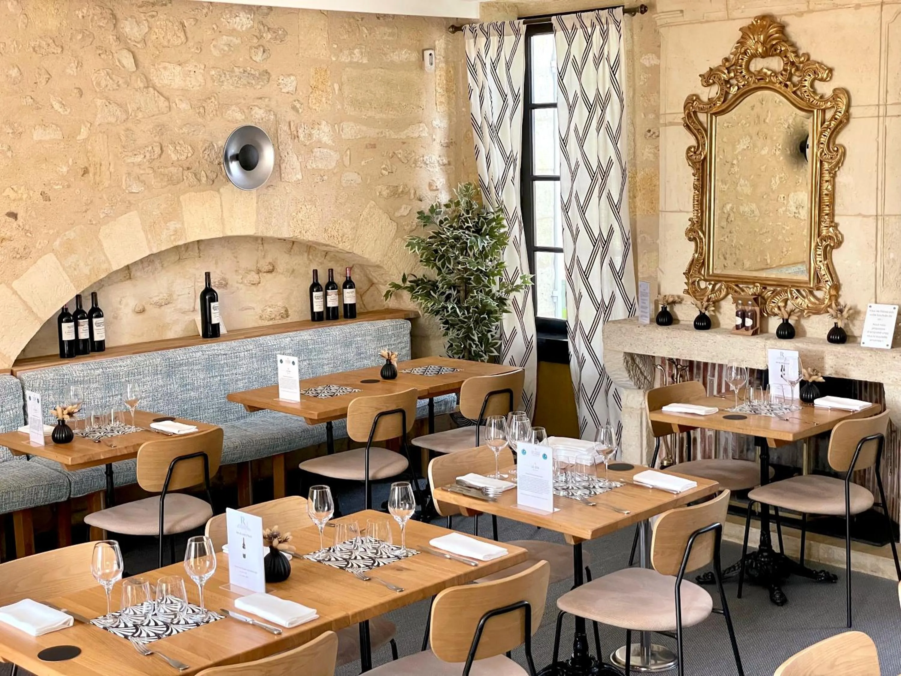 Restaurant/places to eat in AUX DUCS DE SIENNE