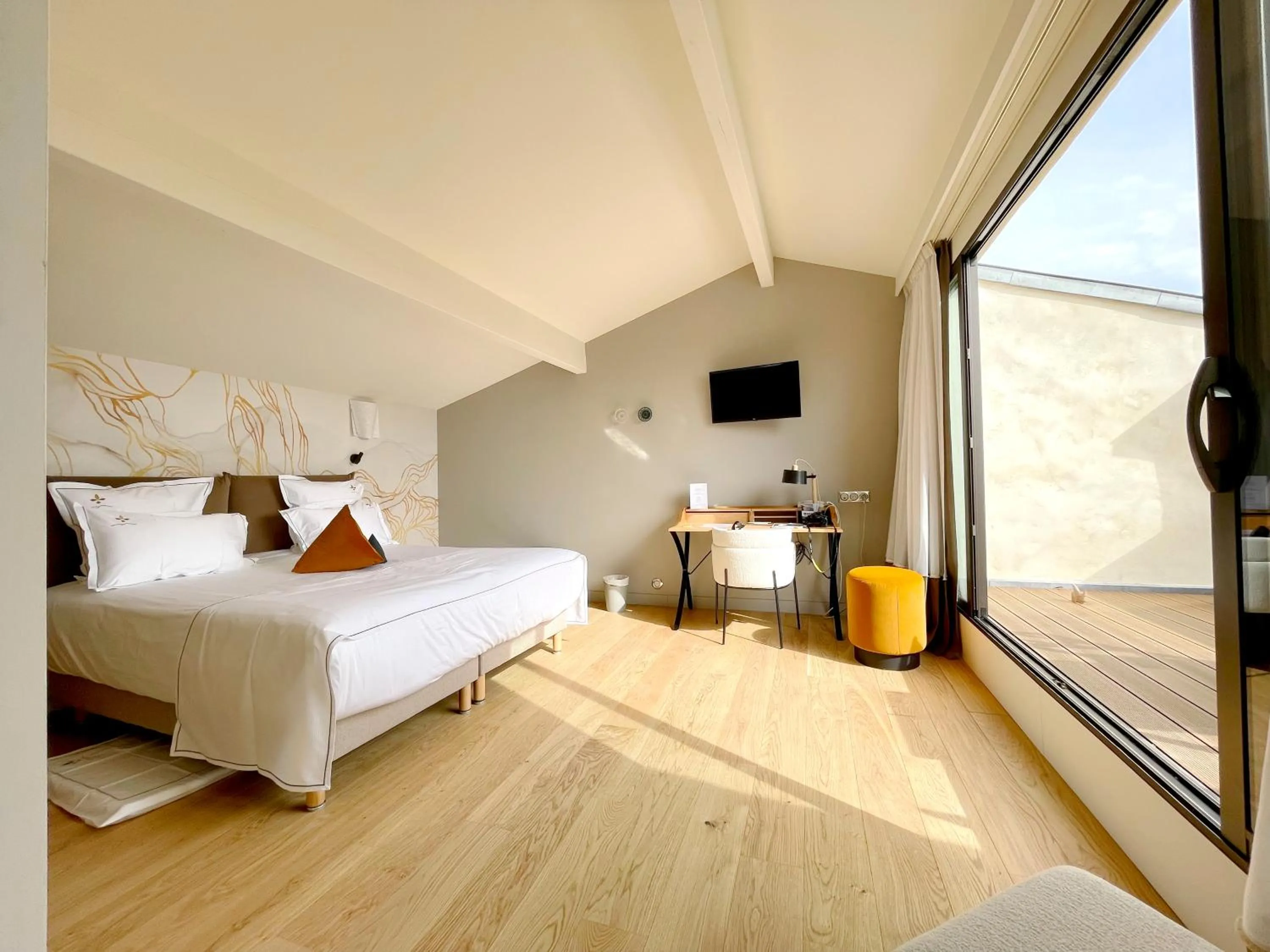 Bedroom, Bed in AUX DUCS DE SIENNE