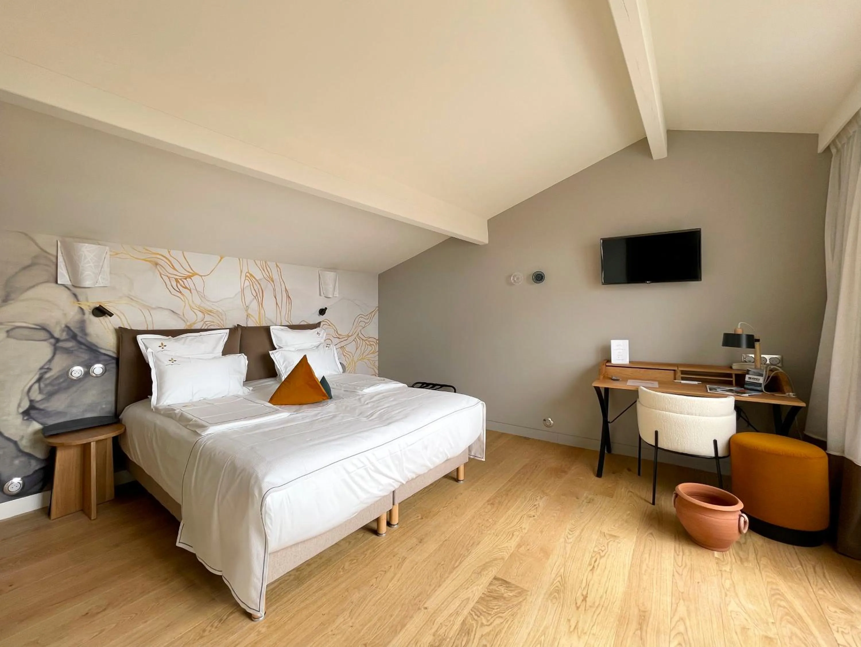 Bed in AUX DUCS DE SIENNE