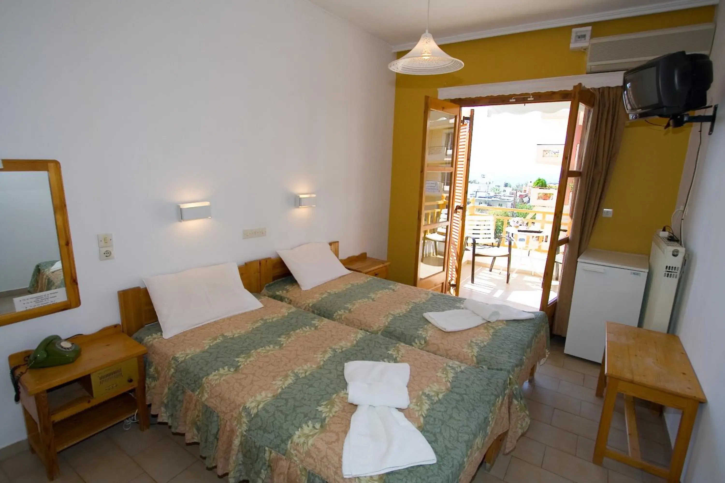 Twin Room in Hotel Aidipsos Twin Room in Hotel Aidipsos