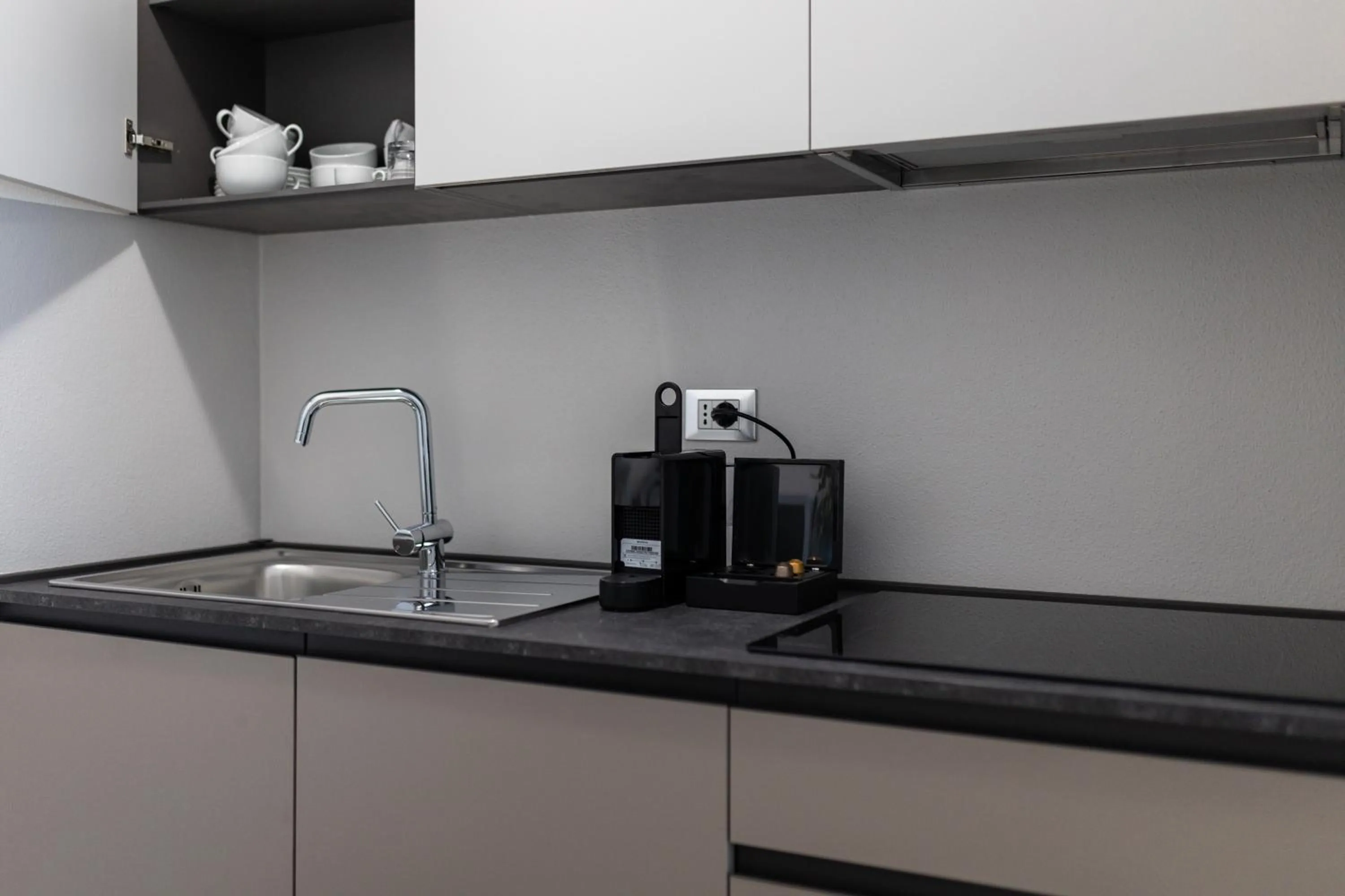 Coffee/tea facilities in Elegance Suite Apartments - Siroli Collection