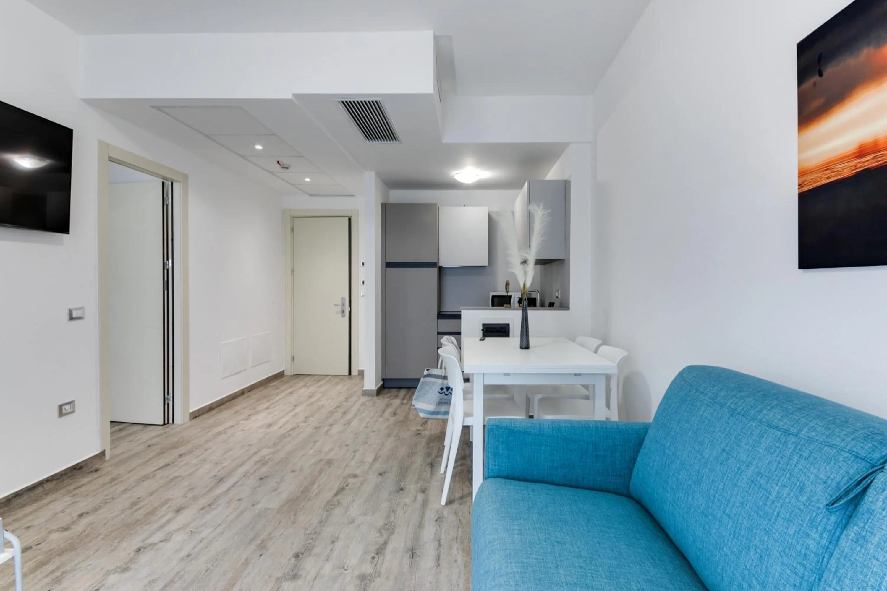 Kitchen or kitchenette in Elegance Suite Apartments - Siroli Collection