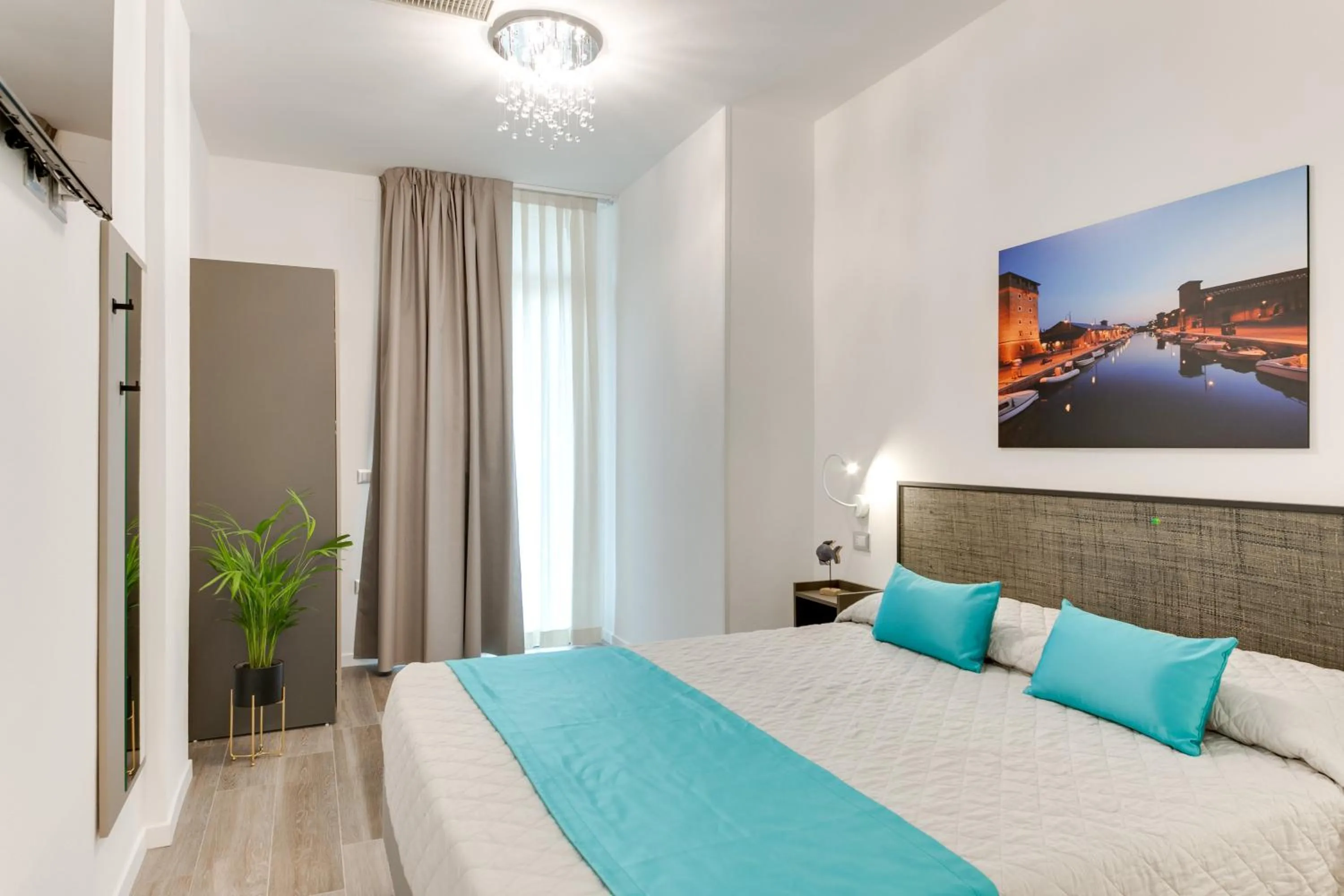 Bedroom, Bed in Elegance Suite Apartments - Siroli Collection